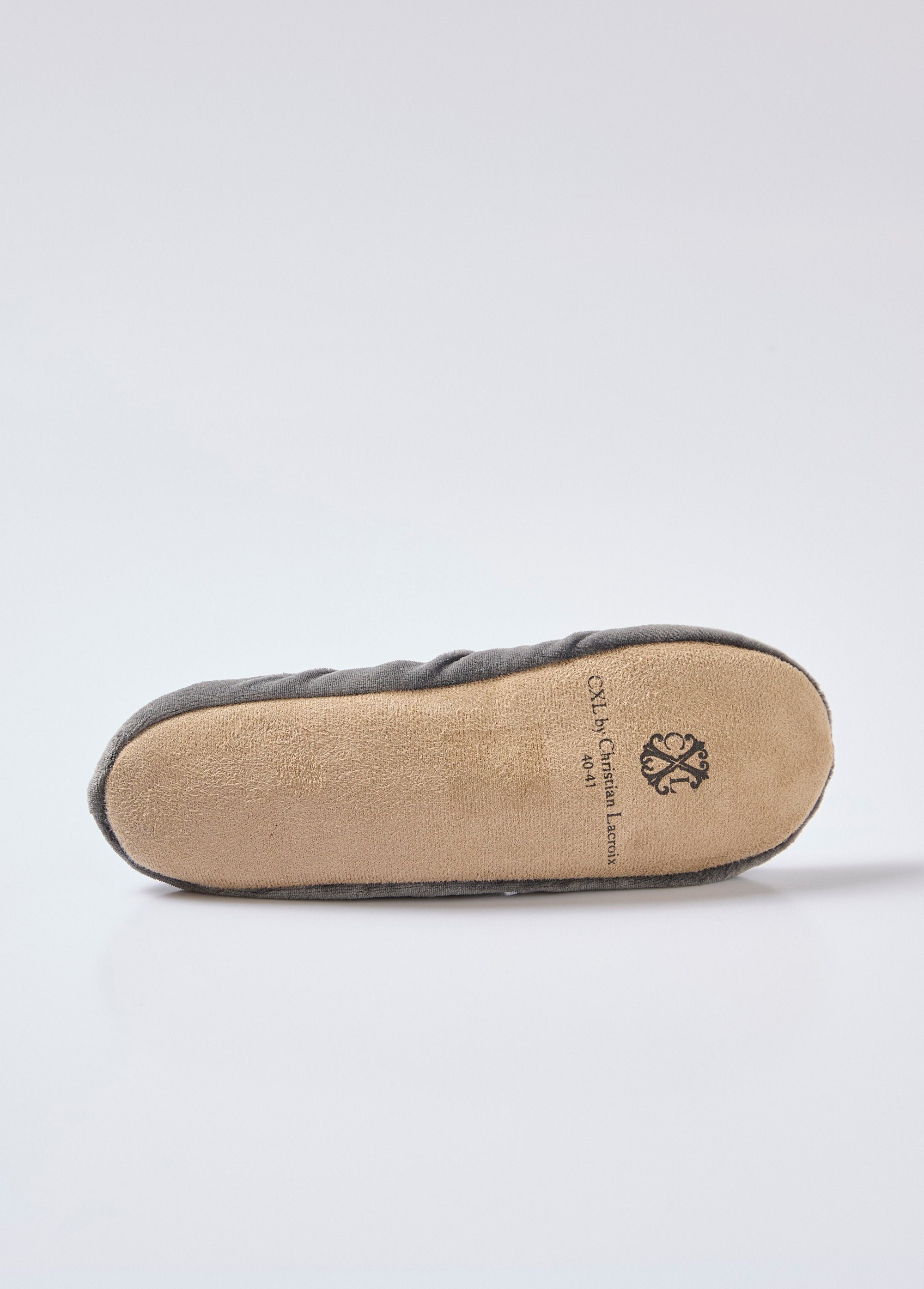 Chaussons_façon_ballerines_en_velours_Gris_UN1_slim