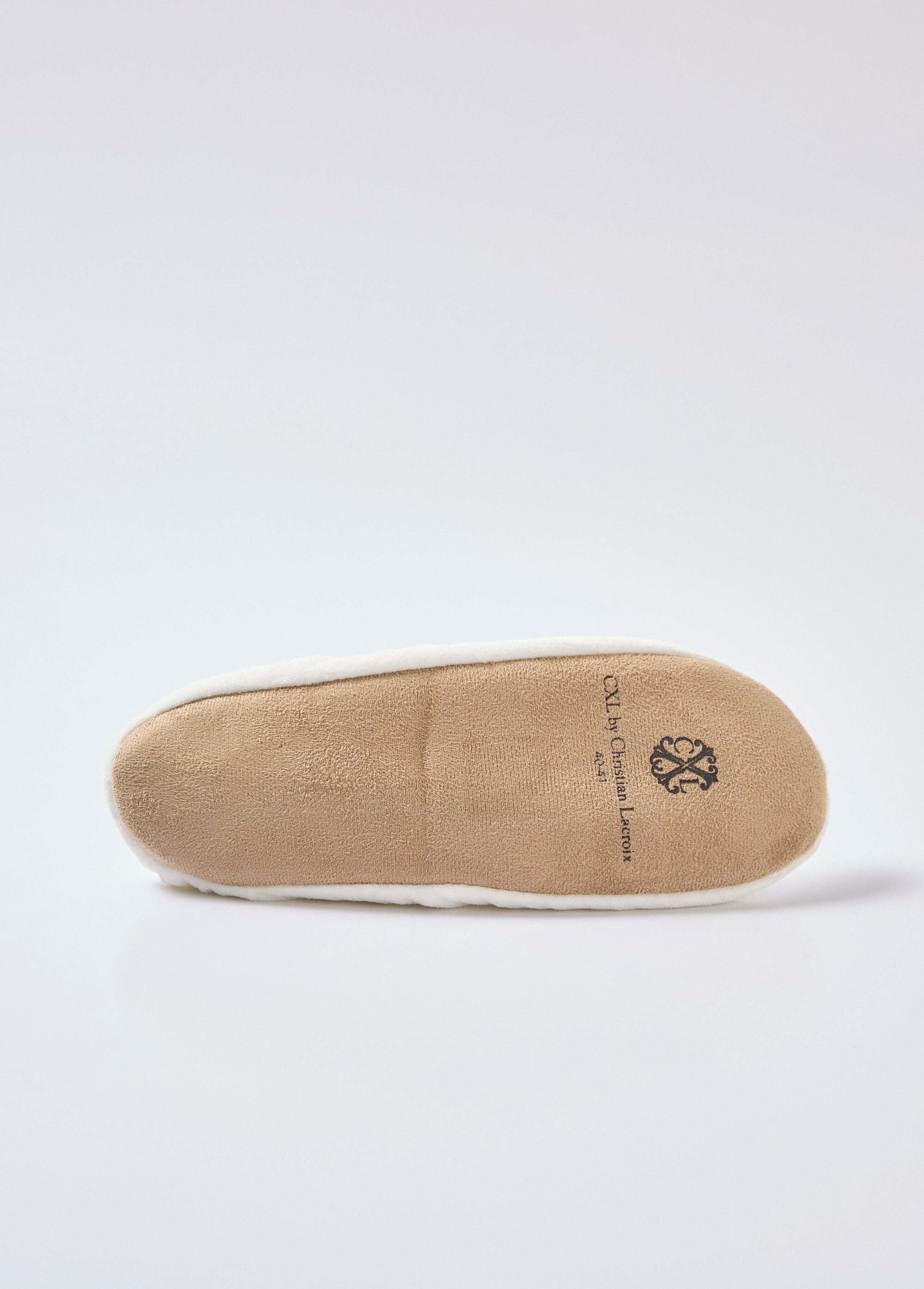 Chaussons_façon_ballerines_en_velours_Blanc_UN1_slim