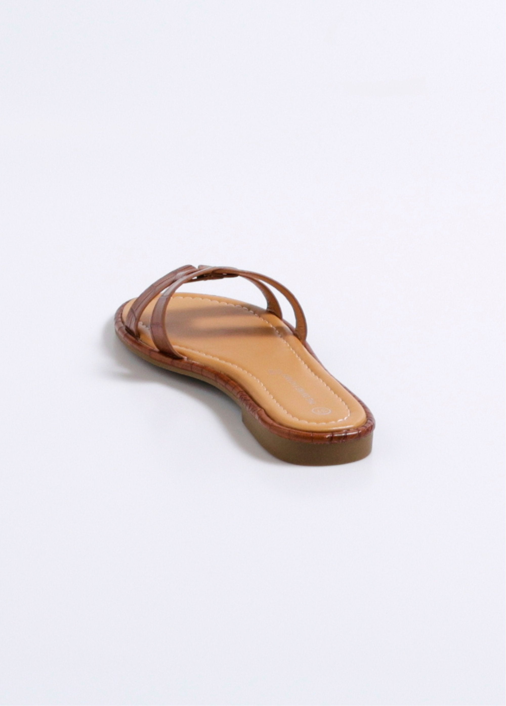 Chic_crocodile-style_flat_mules_camel_DO1_slim