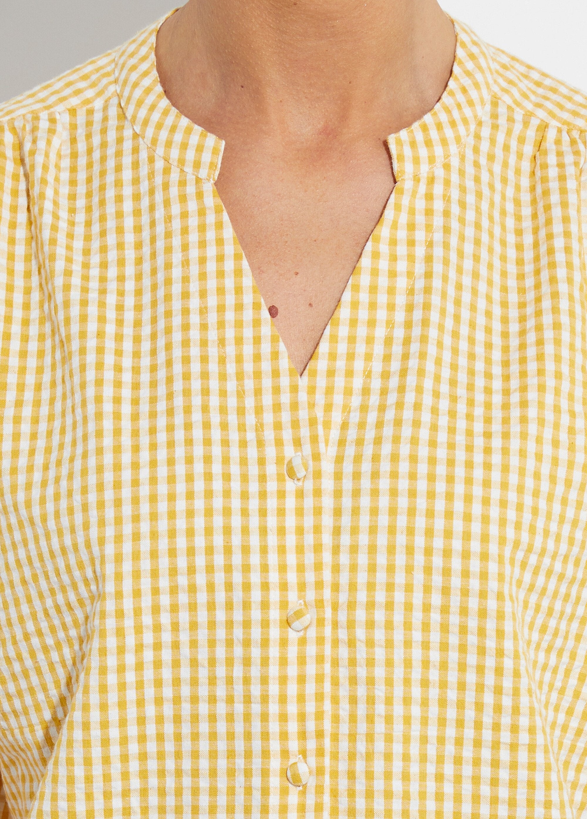 Short-sleeve_kimono_plaid_blouse_White_and_yellow_DE1_slim