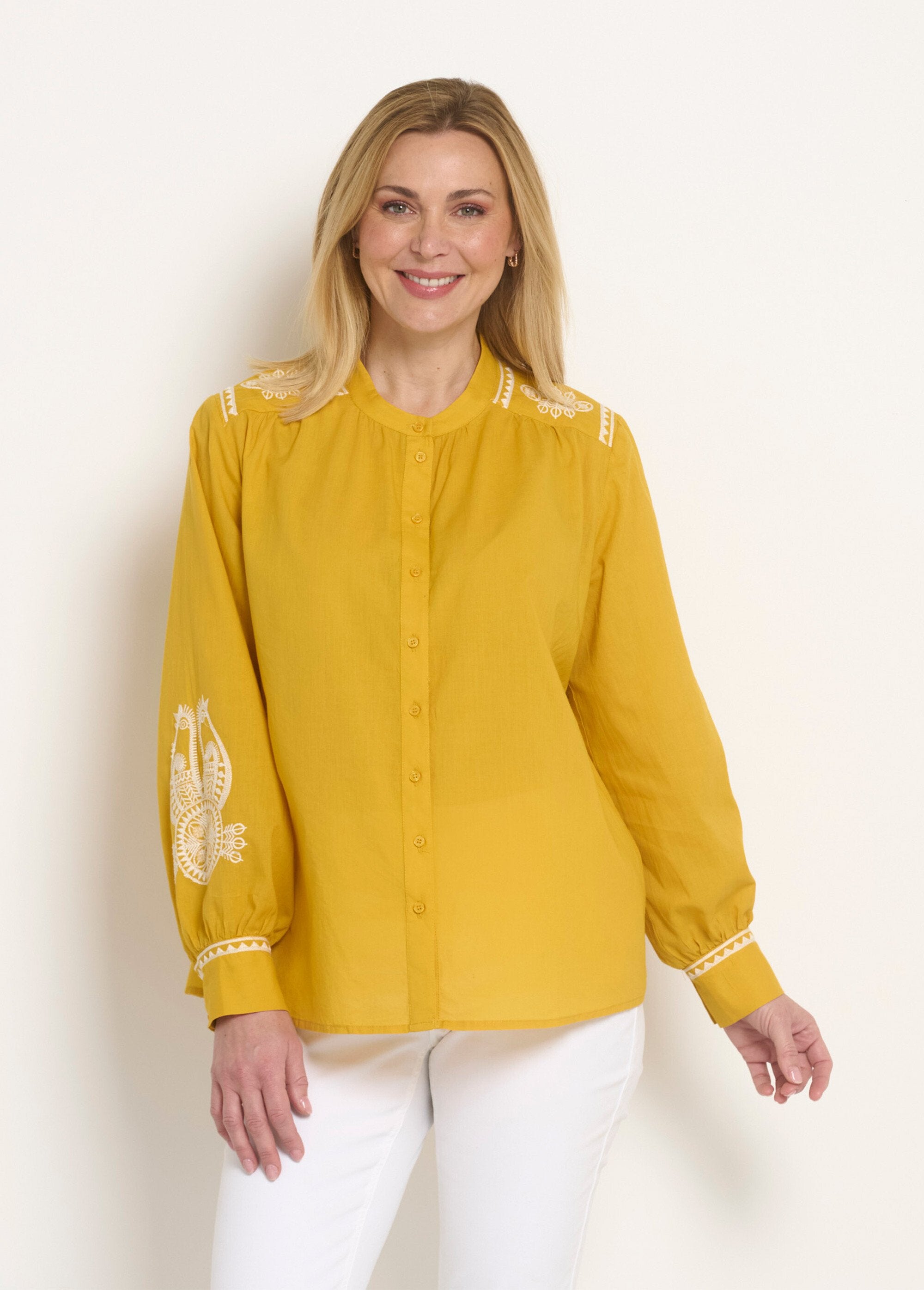 Loose_blouse_with_contrasting_embroidery_Honey_FA1_slim