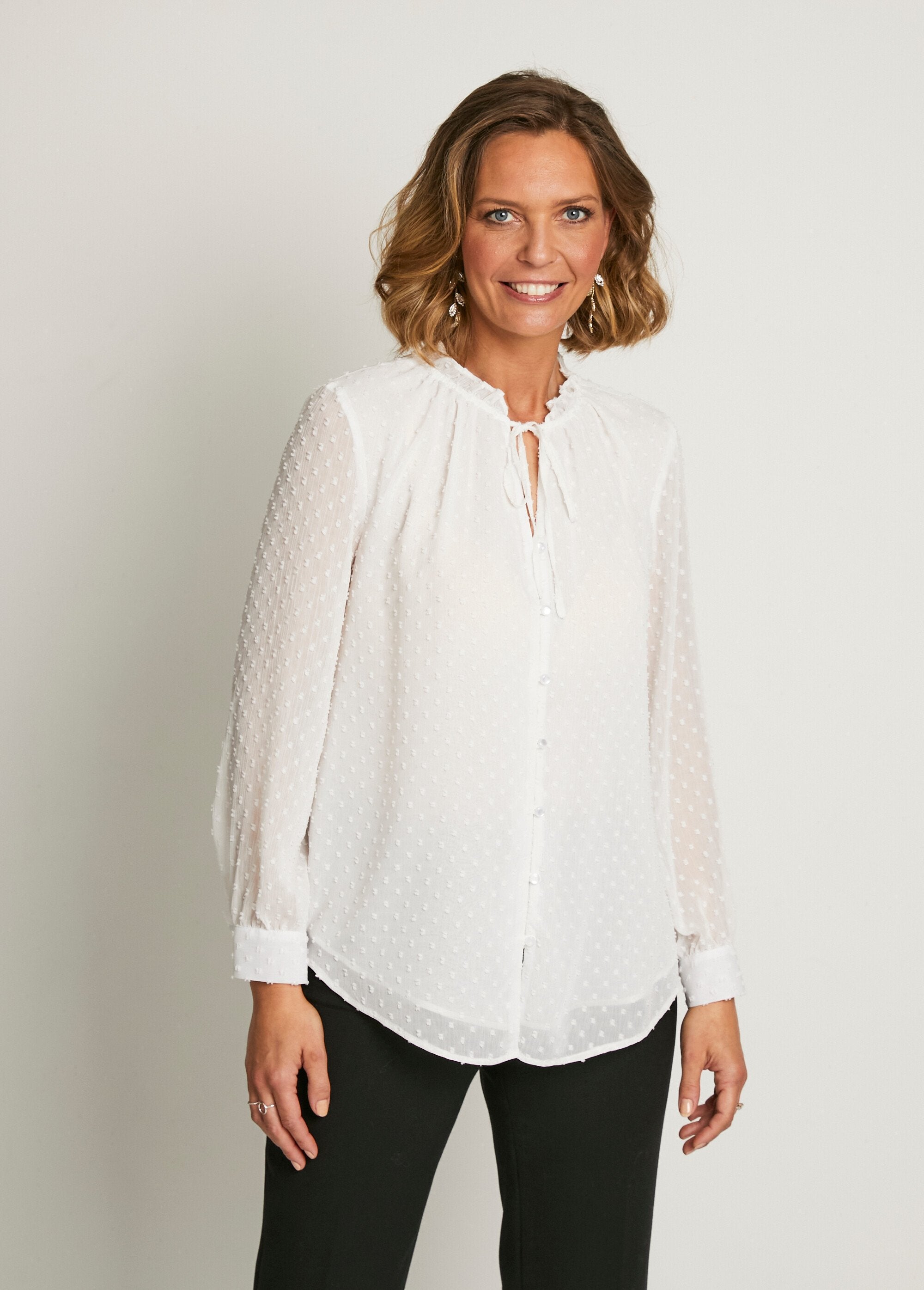 Plain_plumetis_voile_buttoned_blouse_Ecru_FA1_slim