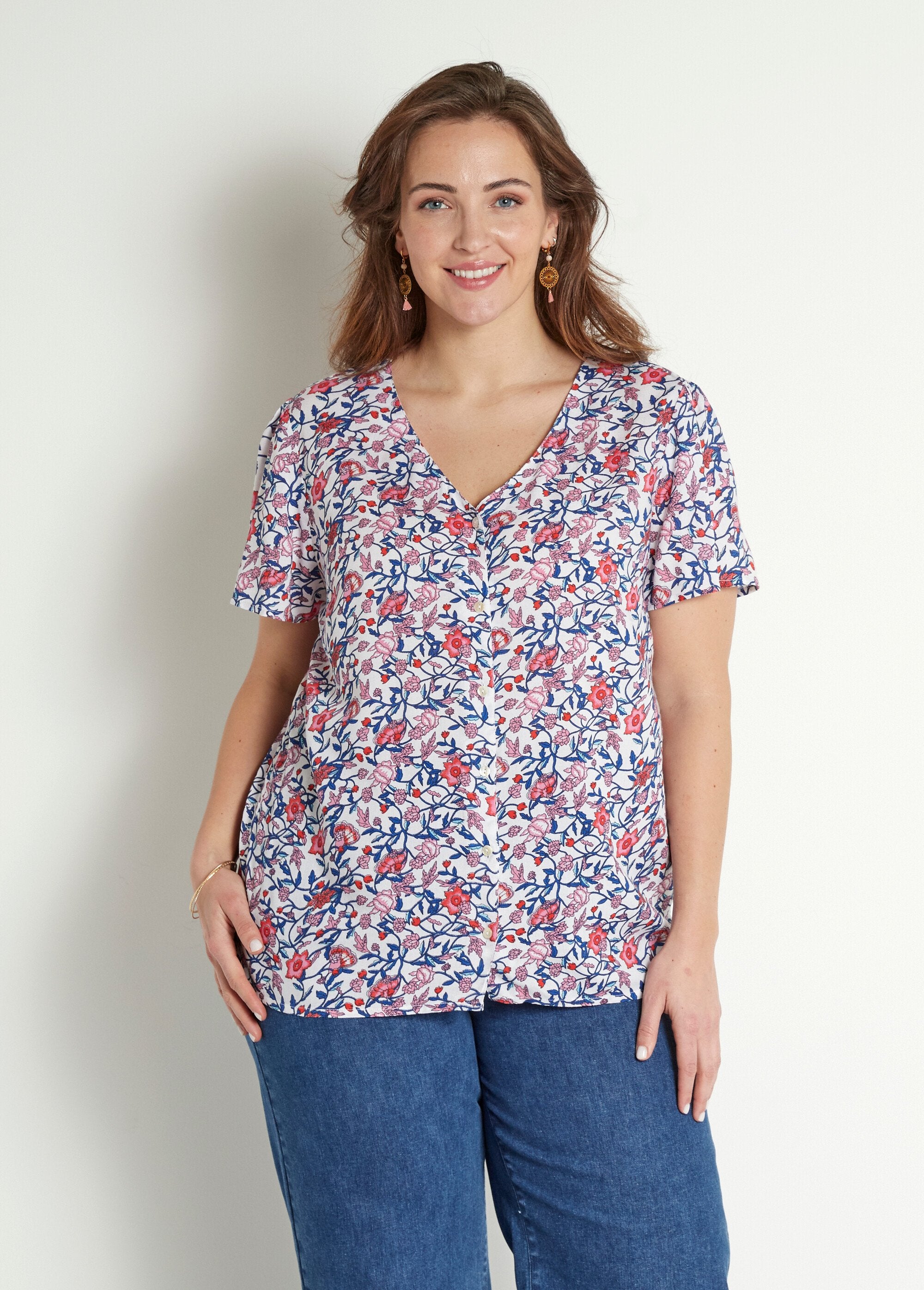 Short-sleeved_V-neck_floral_blouse_Blue_and_pink_FA1_curvy