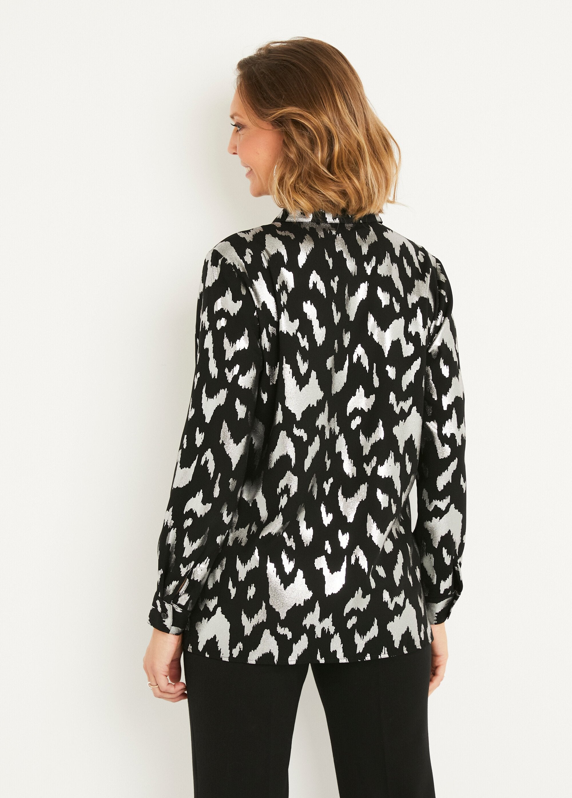 Long_buttoned_blouse_with_shiny_print_Black_and_silver_DO1_slim