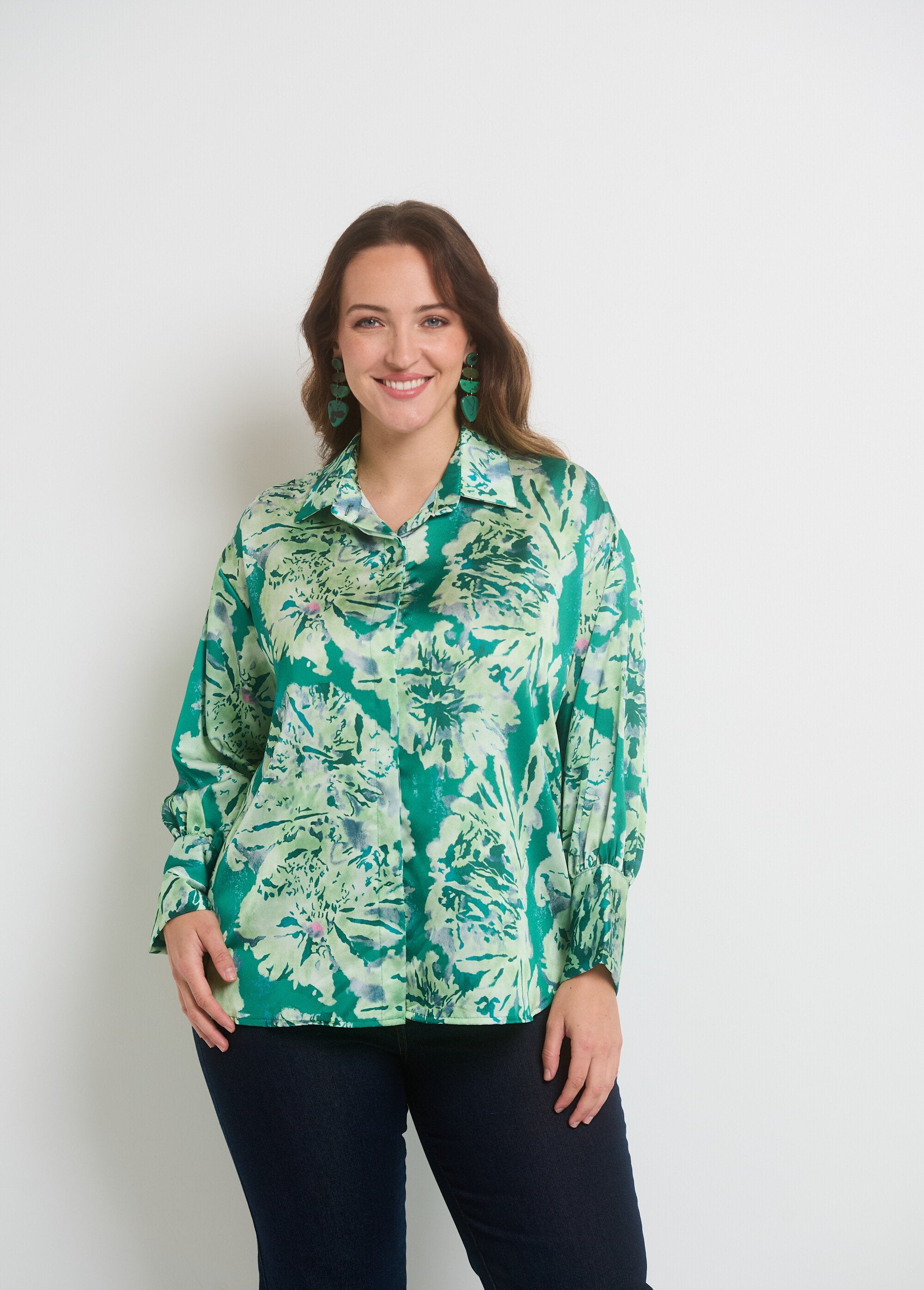 Watercolor_satin_blouse_with_long_sleeves_Green_FA1_curvy