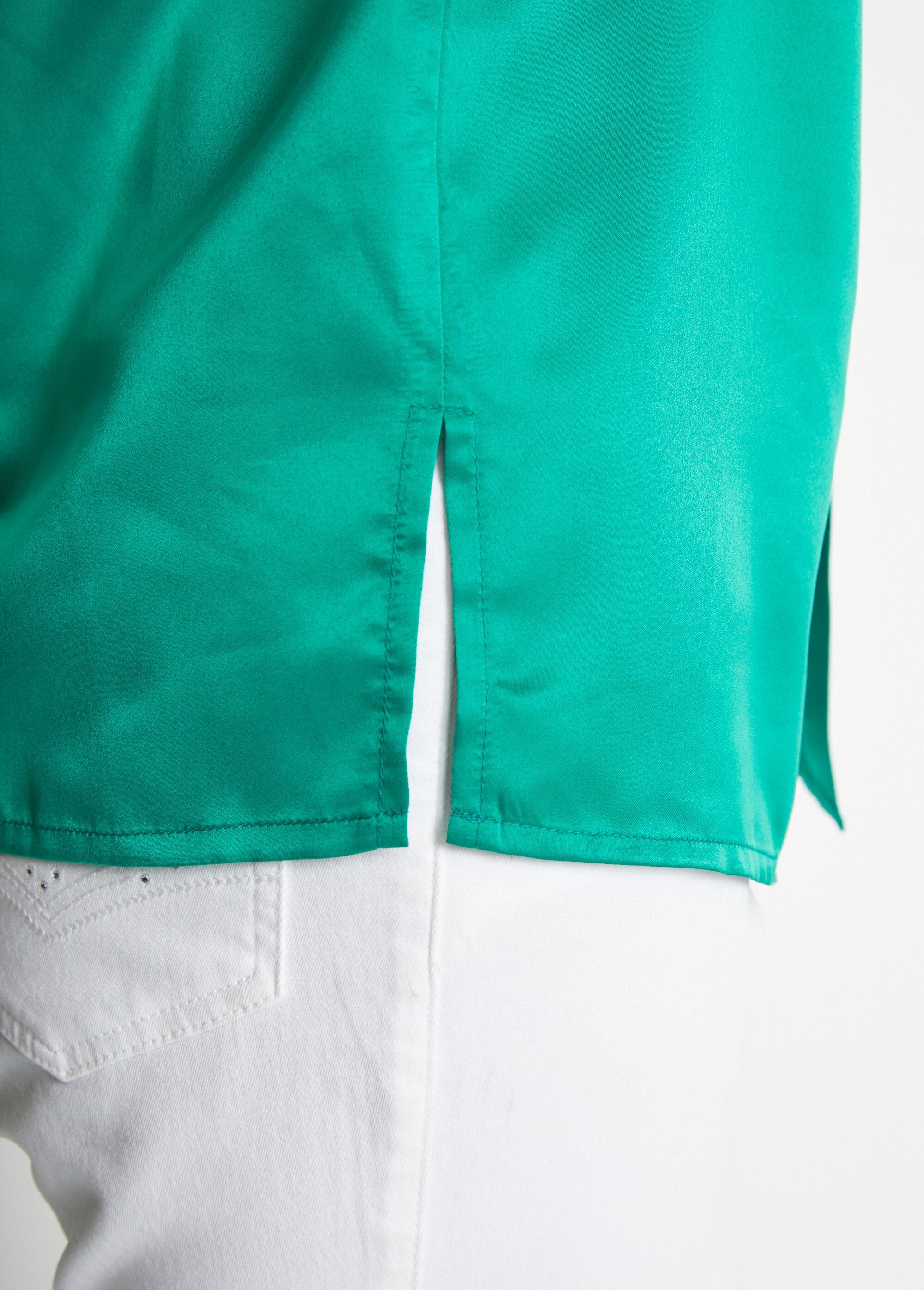 Long_straight_buttoned_satin_blouse_Plain_green_DE1_slim