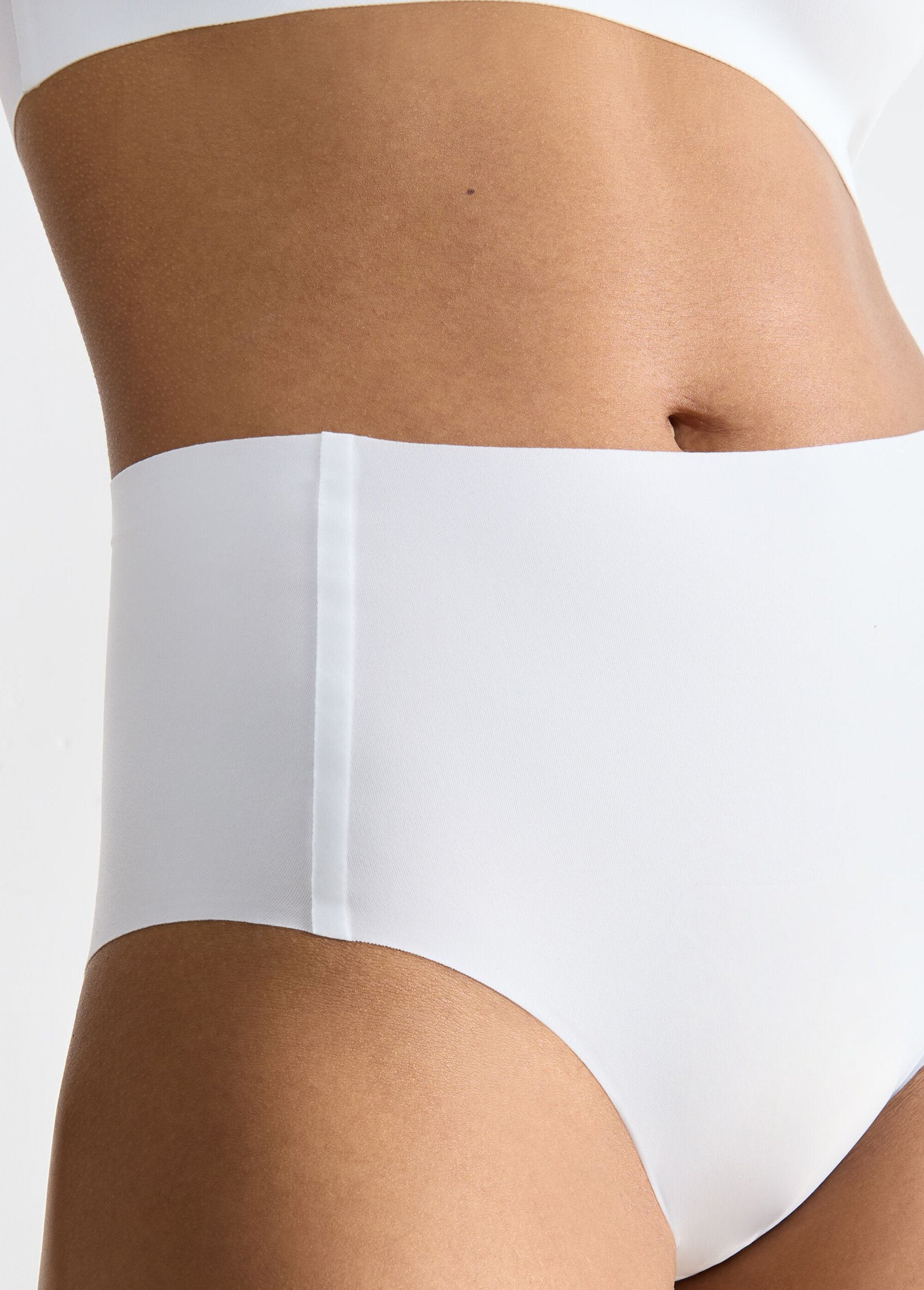 Invisible_high-waisted_panties_White_DE1_slim
