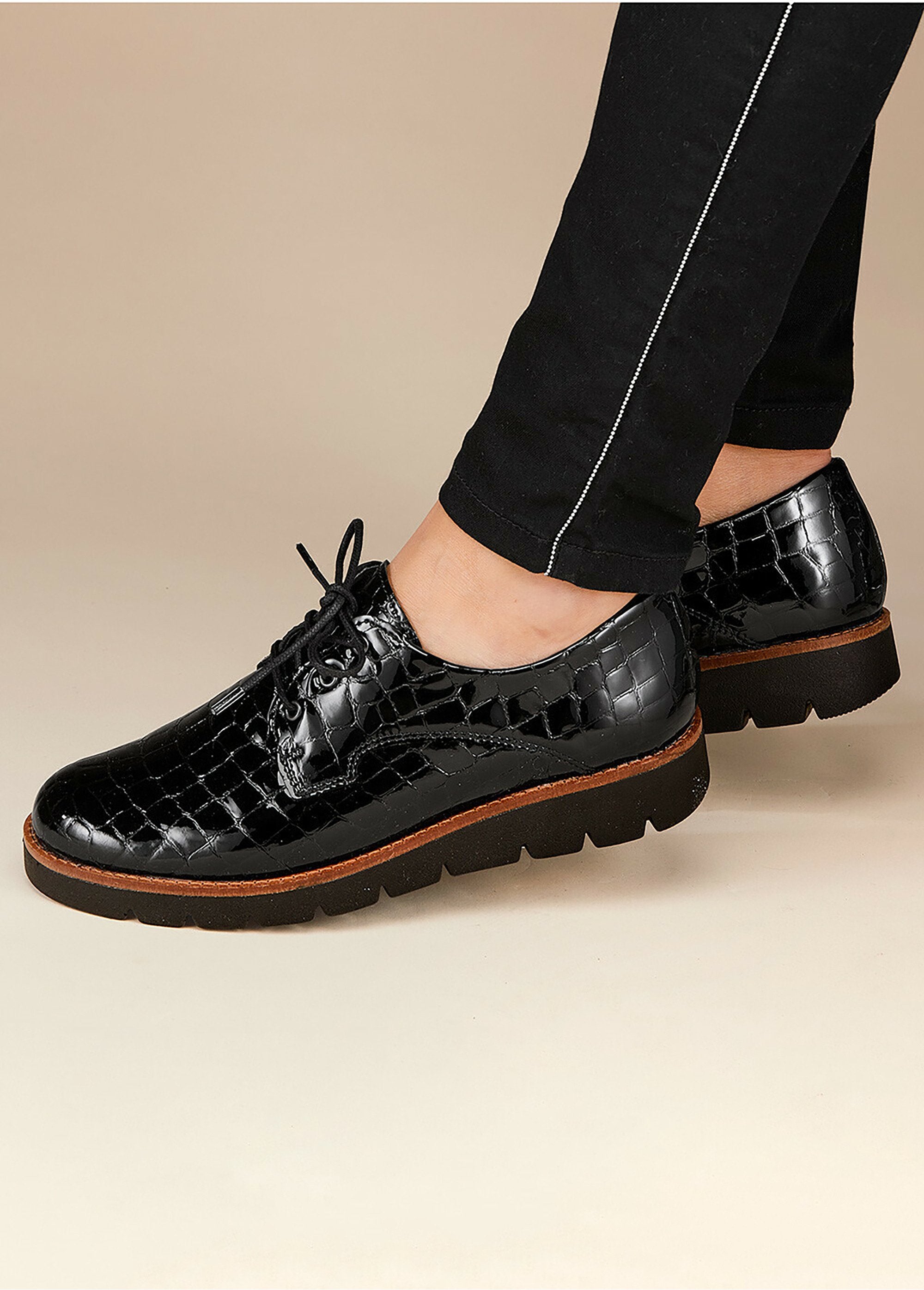 Wide_width_reptile_effect_leather_derby_Black_SF1_slim