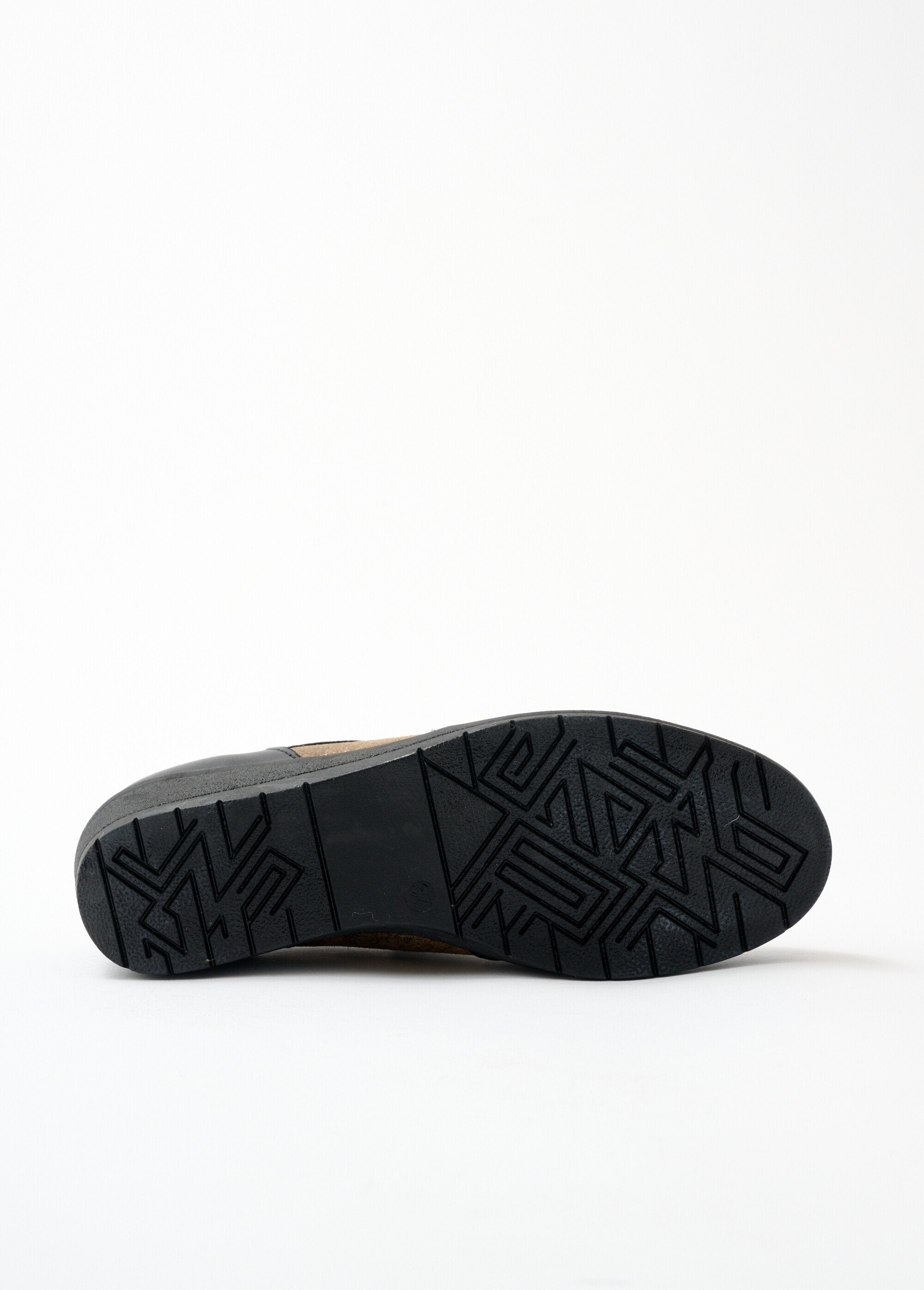 Comfort_width_lace-up_leather_derbies_Black_and_gold_UN1_slim