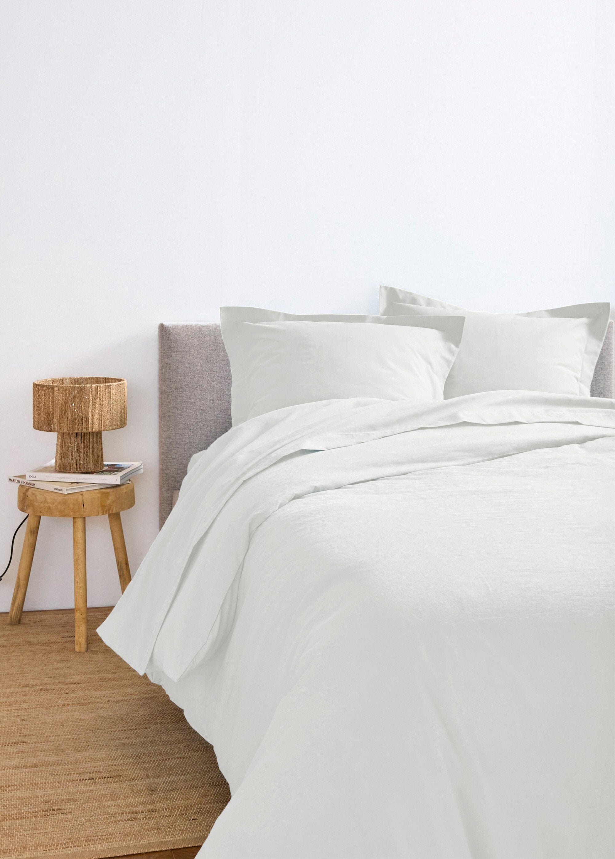 Plain_polycotton_flat_sheet_White_DE1_slim