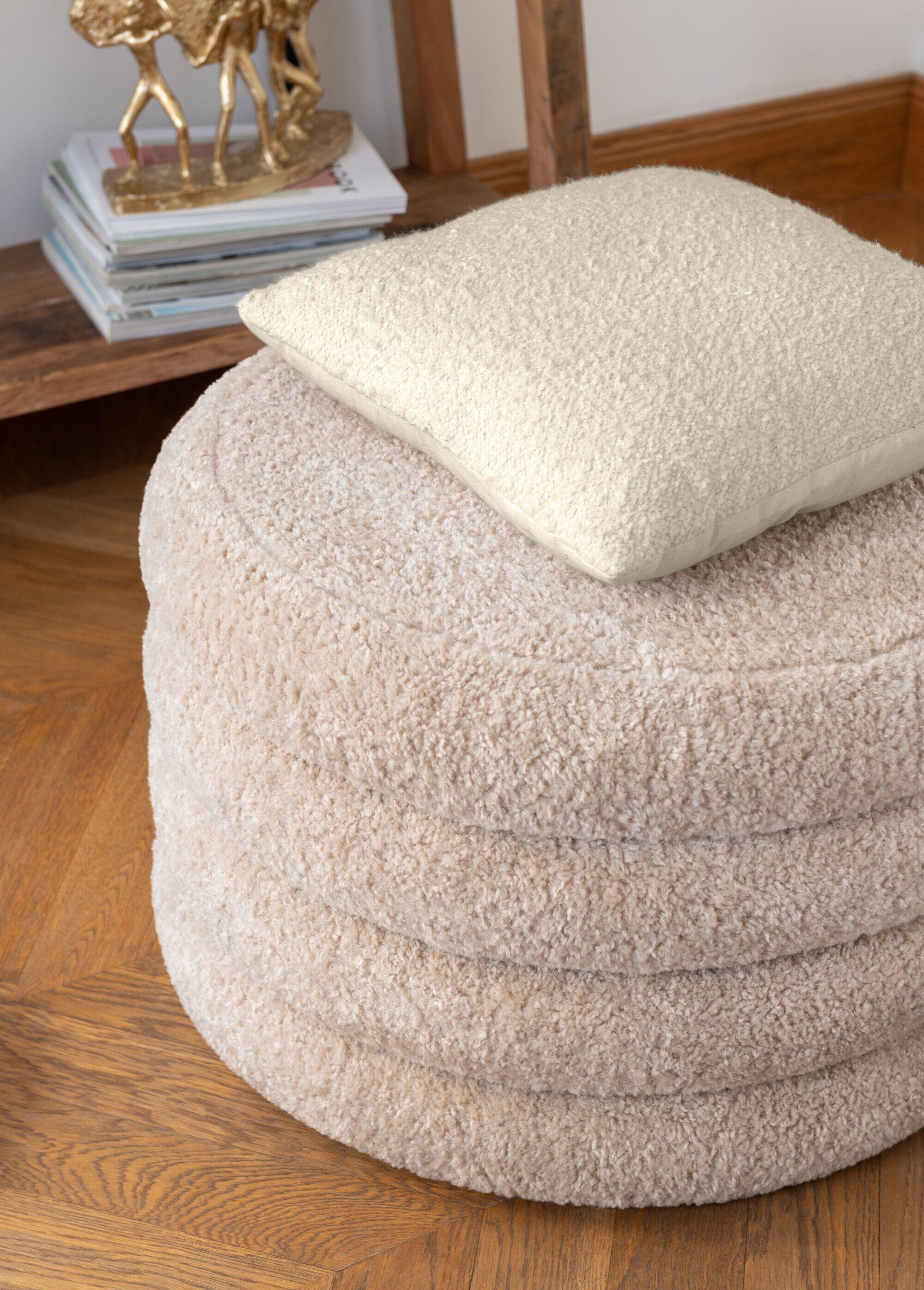 Decorative_cushions_with_a_wool_look_Cream__DE1_slim