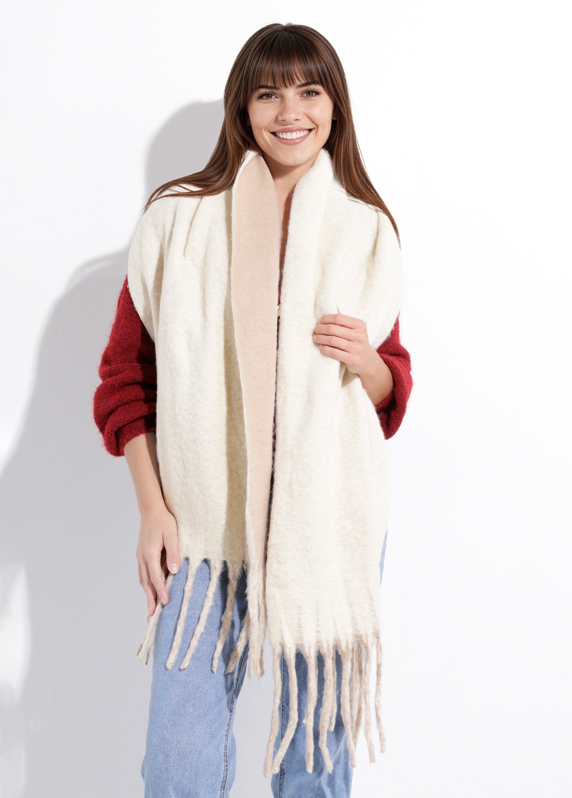 Two-tone_scarf_with_large_fringes_Beige_FA1_slim