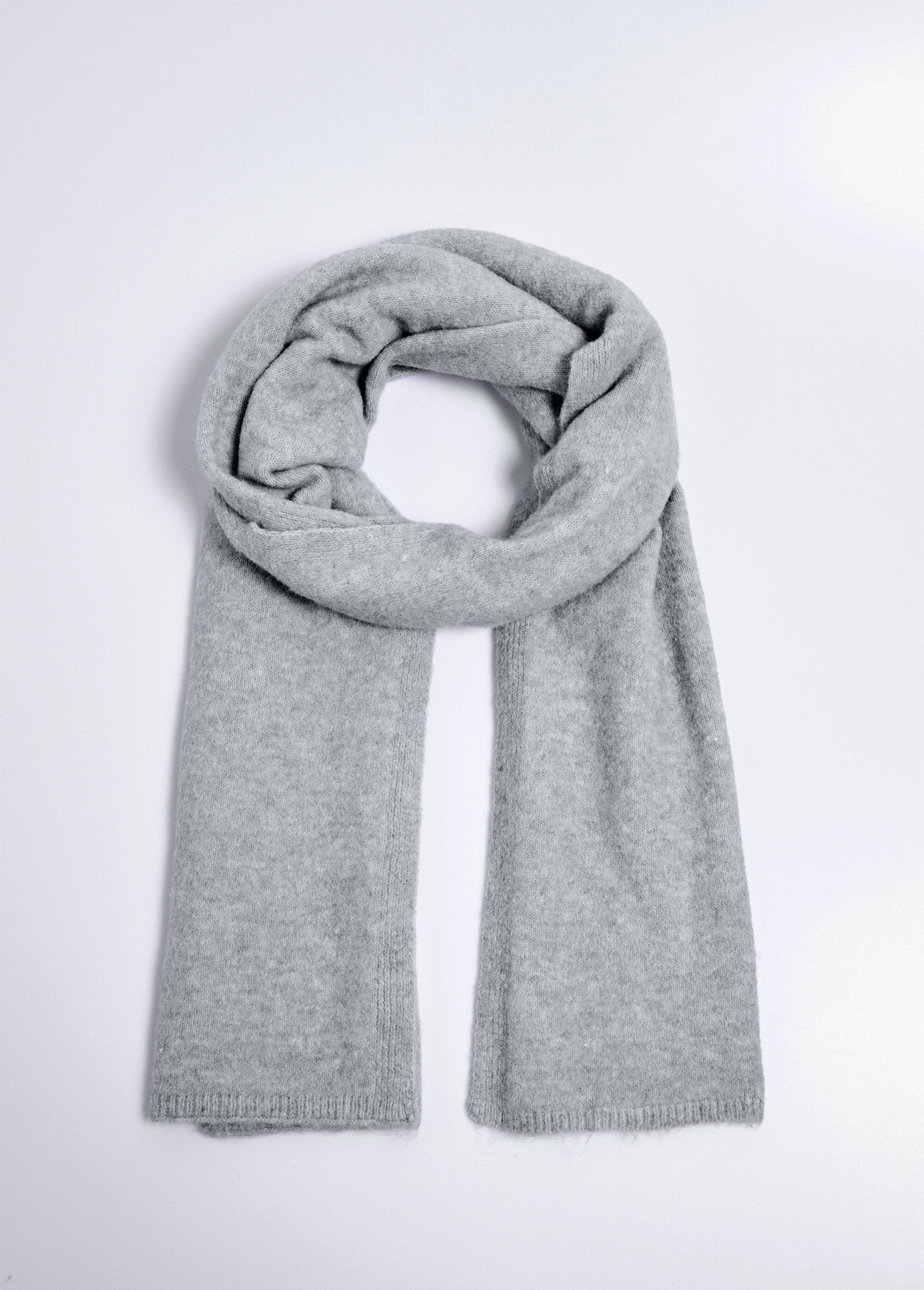 Warm_knitted_scarf_with_wool_Heather_gray_FA1_slim