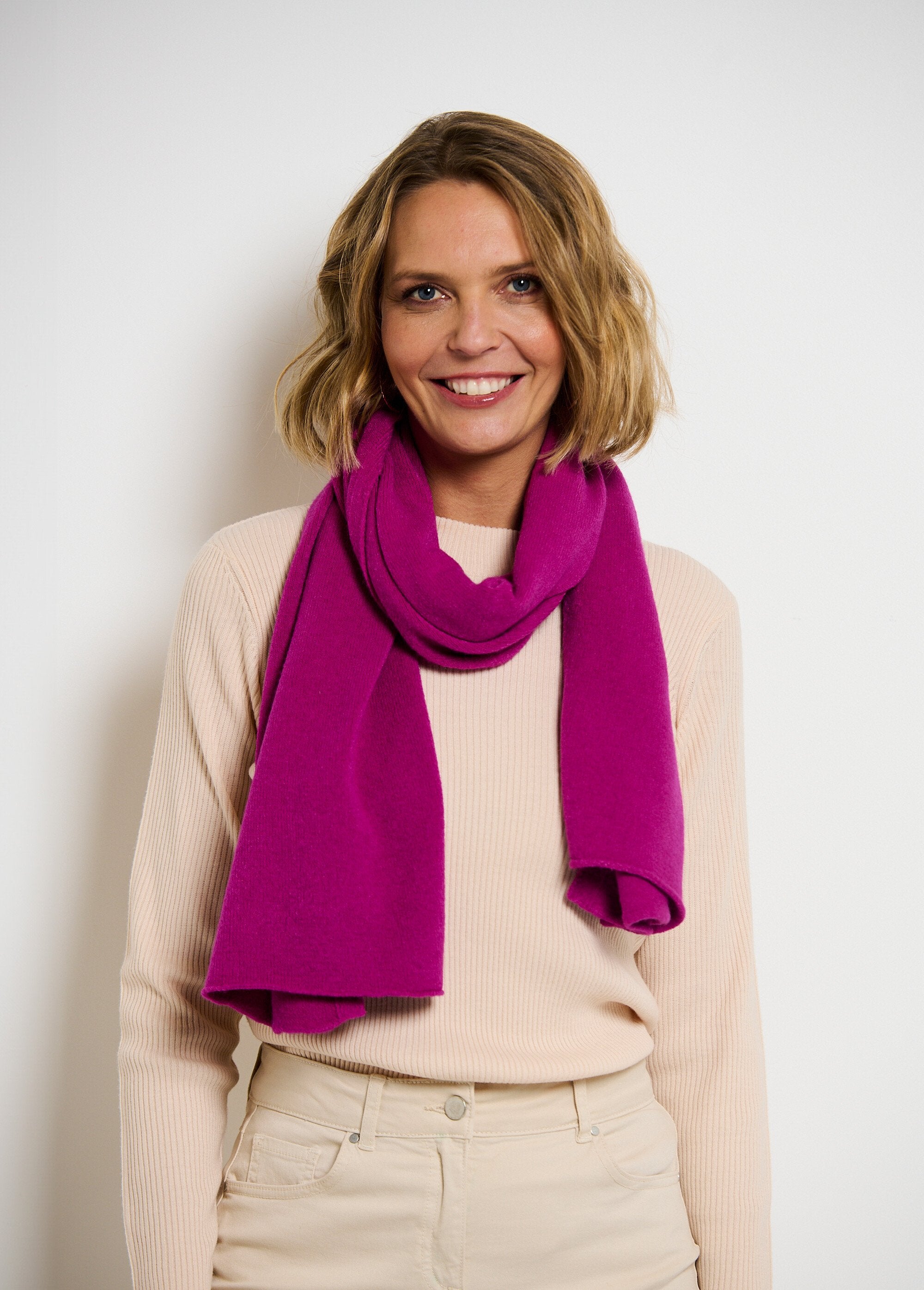Seamless_cashmere_touch_scarf_Fuchsia_FA1_slim
