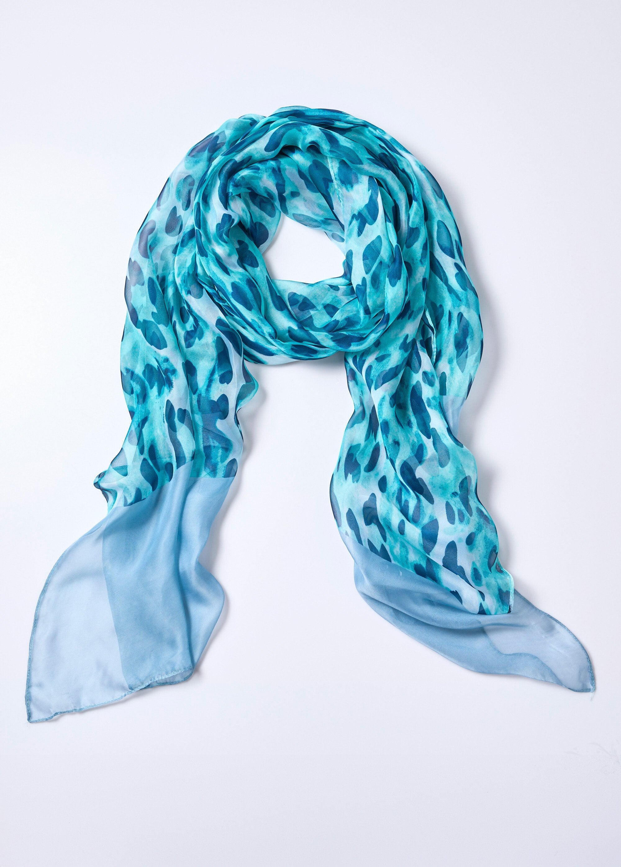 Stole_with_silk,_revisited_animal_motif_Turquoise_FA1_slim