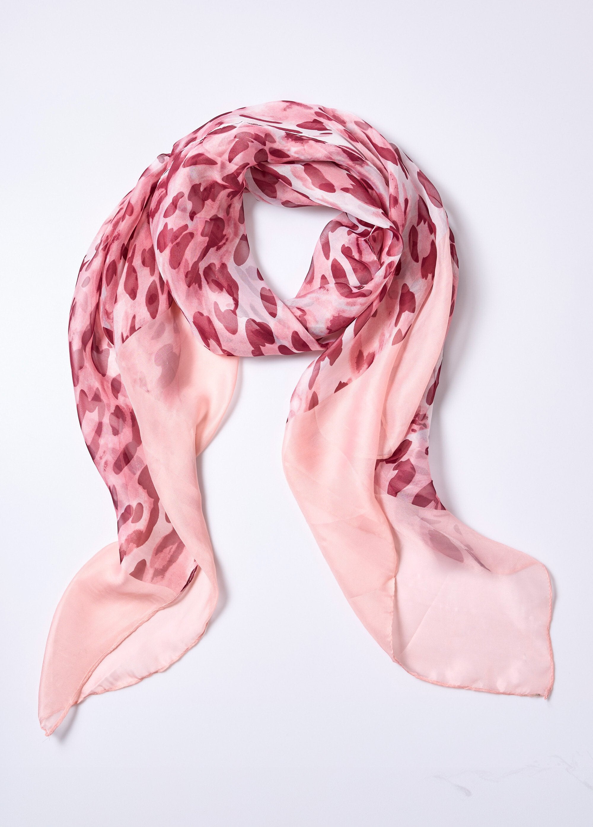Stole_with_silk,_revisited_animal_motif_Pink_FA1_slim