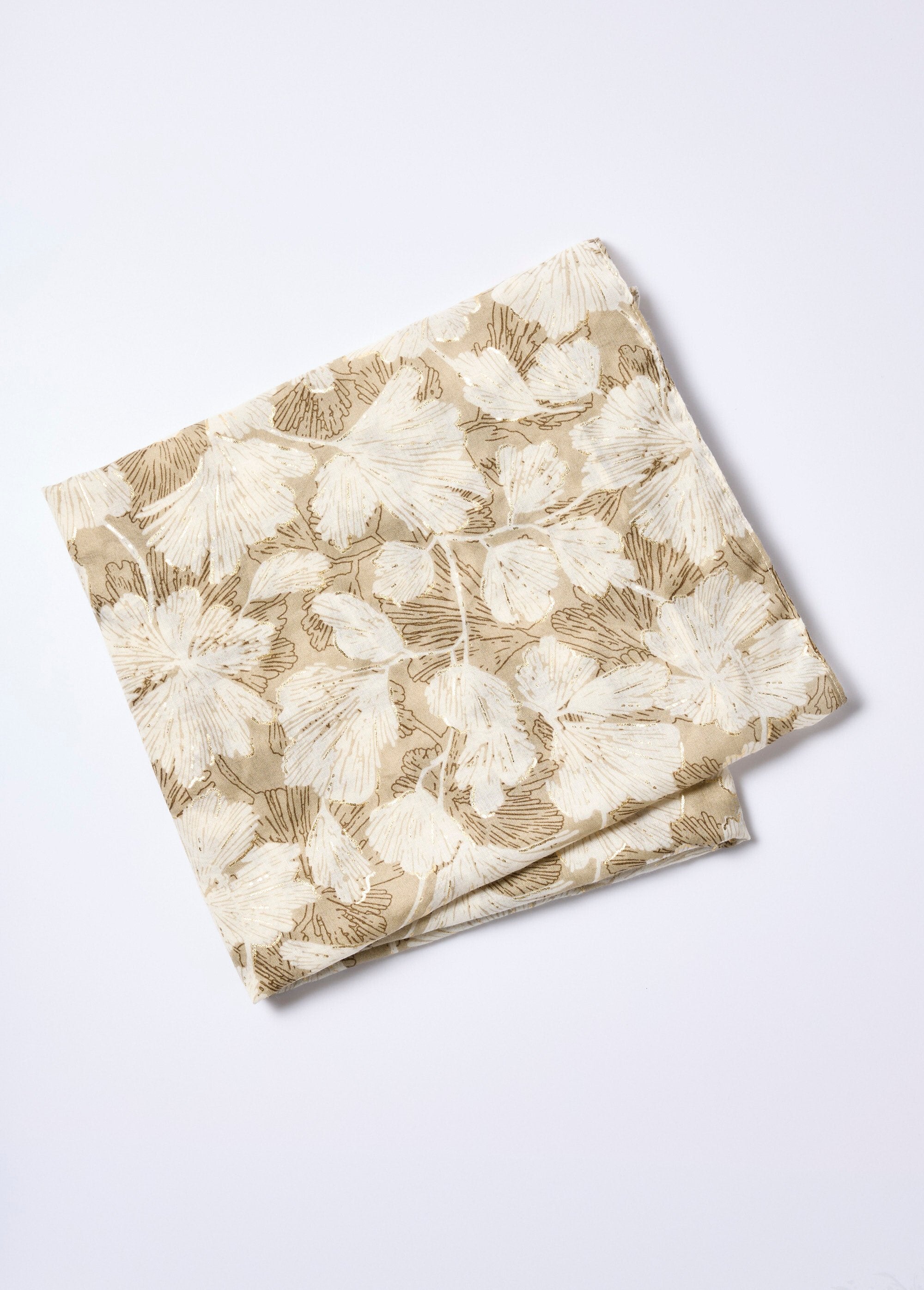 Gingko_pattern_stole_with_metallic_details_Beige_and_ecru_DE1_slim