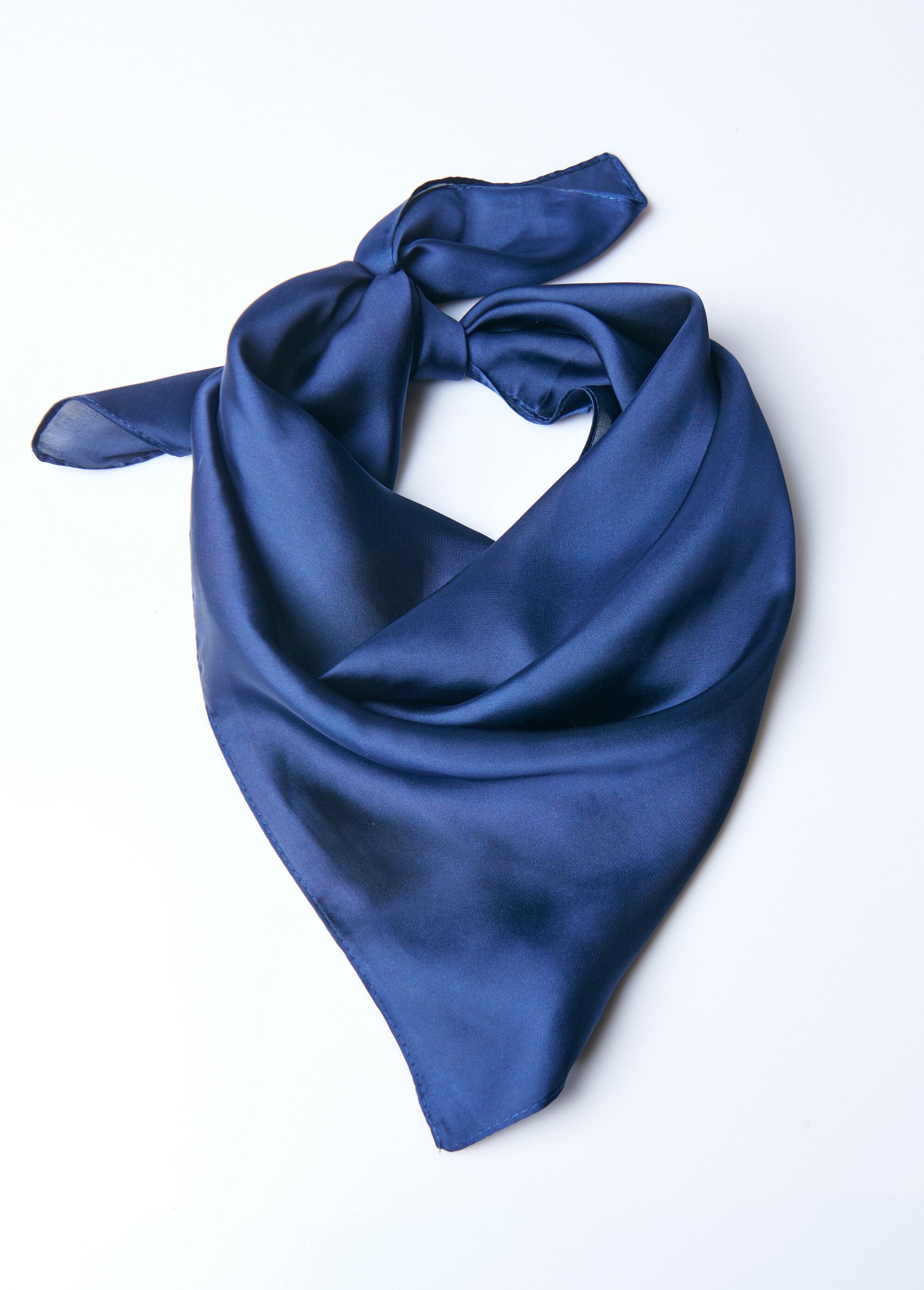 Plain_square_scarf_with_satin_look_Marine_FA1_slim