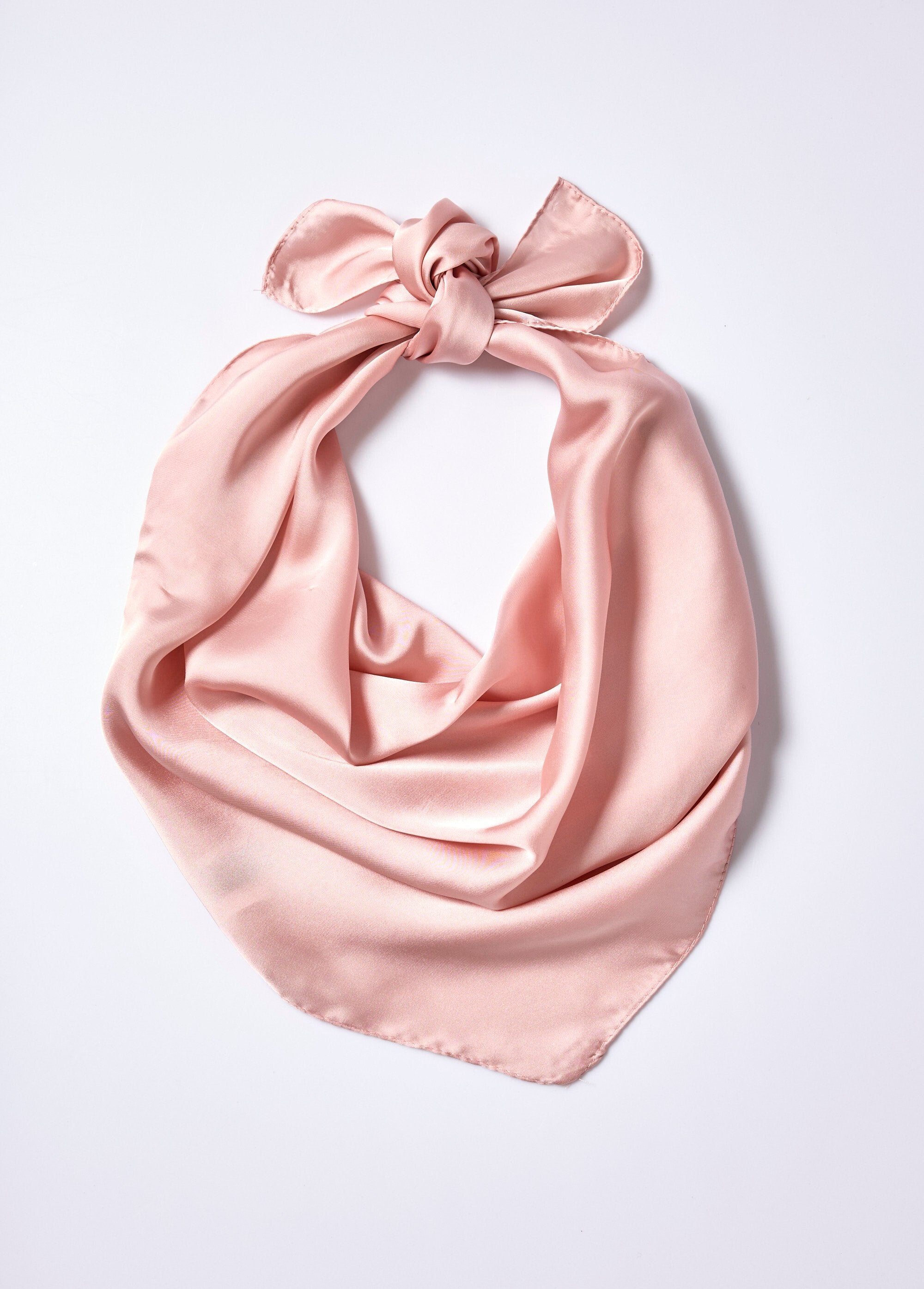Plain_square_scarf_with_satin_look_Light_pink_FA1_slim