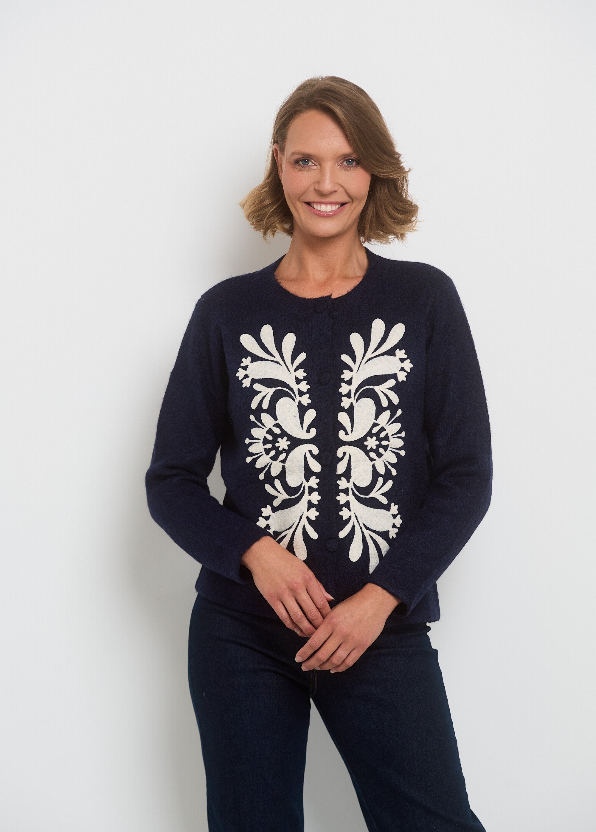 Warm_vest_with_fancy_appliqué_patterns_Marine_FA1_slim