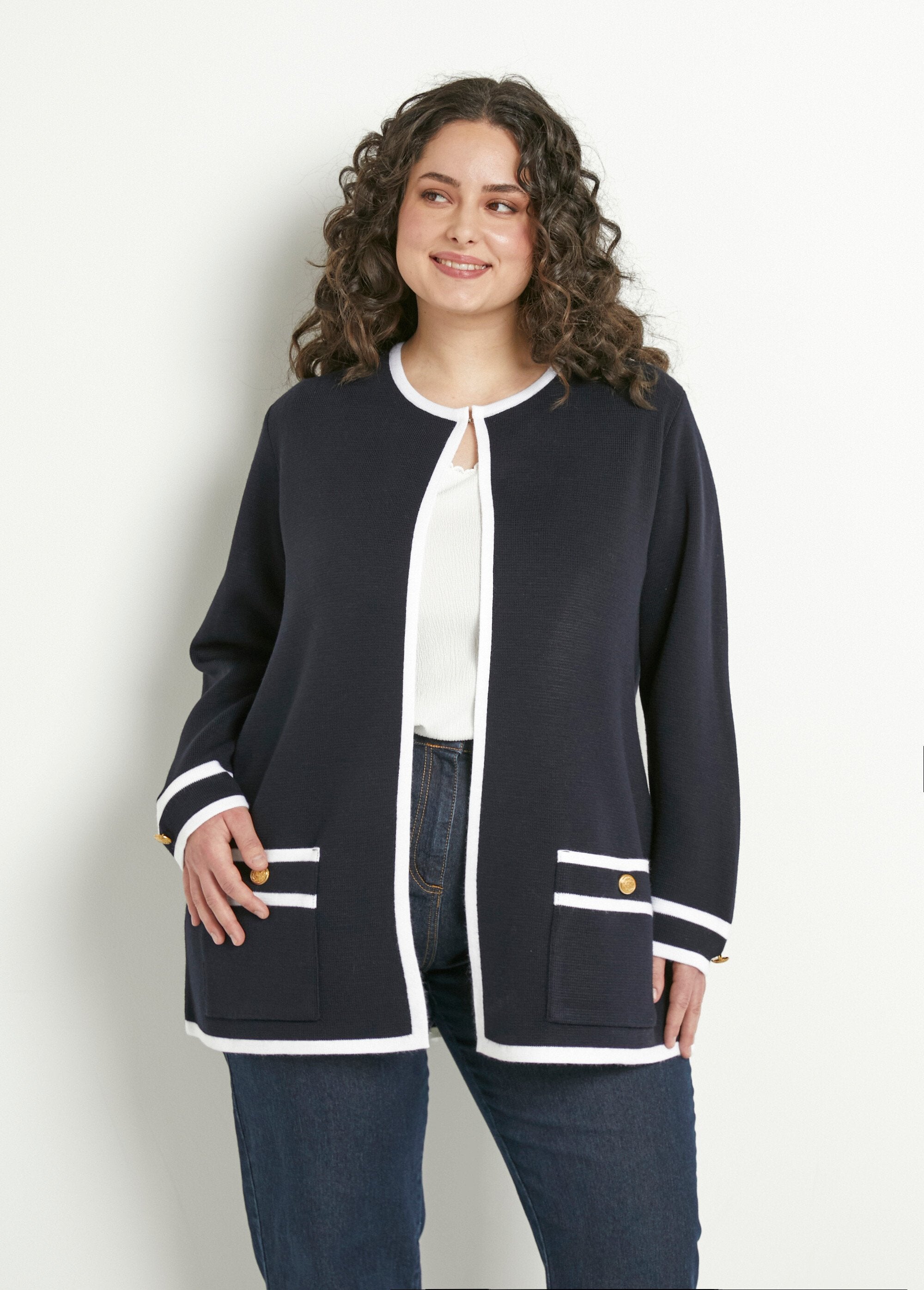 Long_edge-to-edge_vest_Marine_FA1_curvy