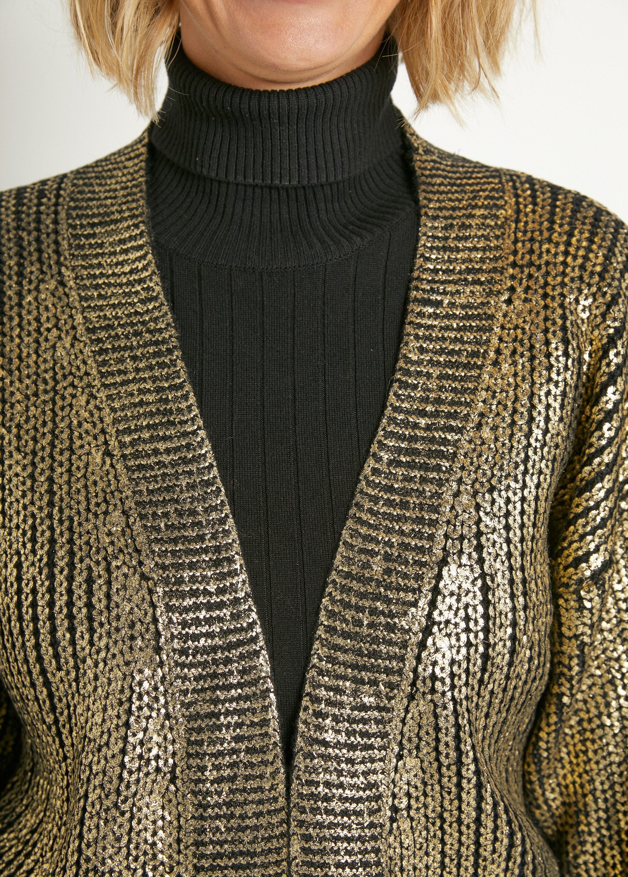 Long_metallic_effect_knit_vest_Gold_and_black_DE1_slim