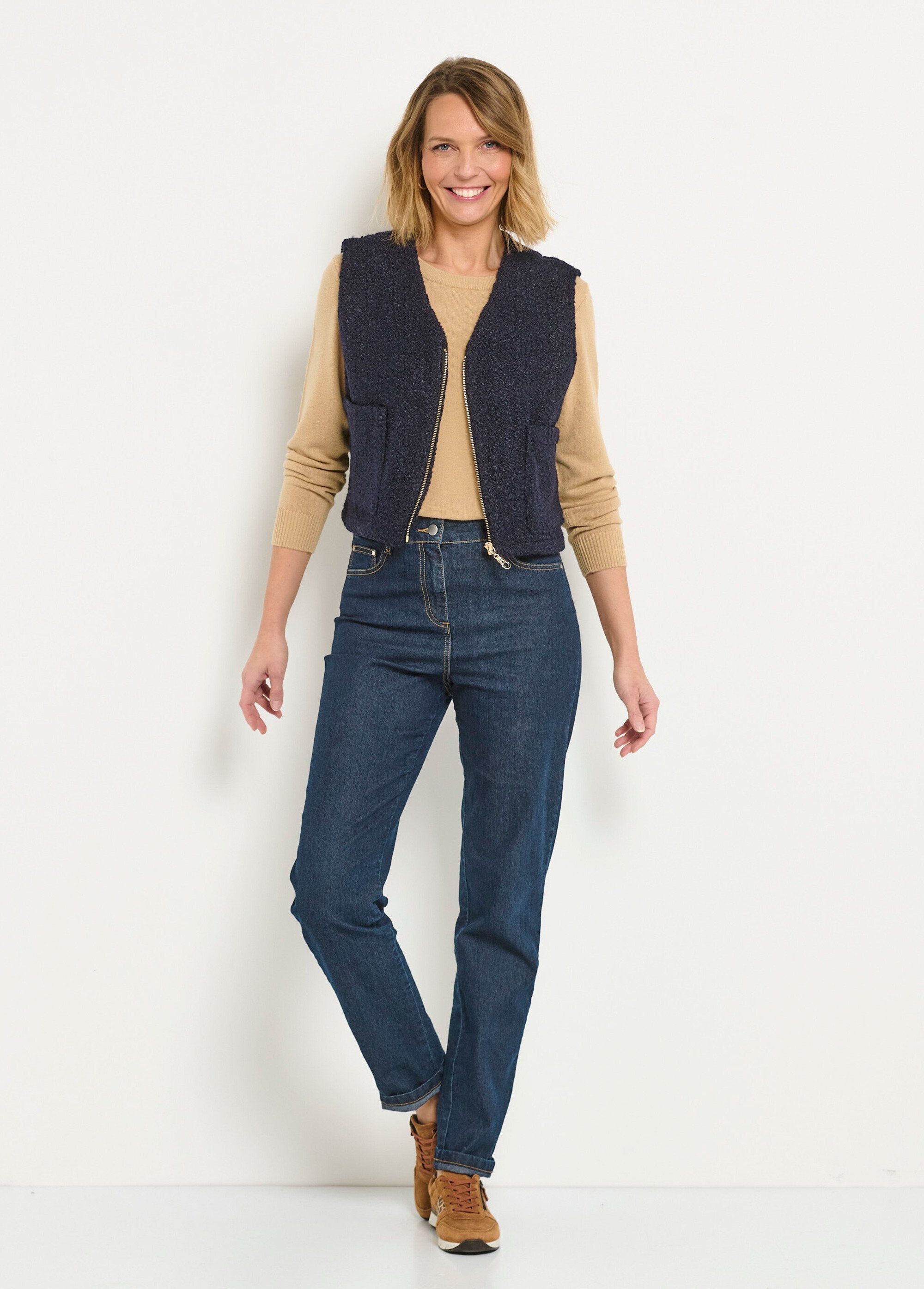 Sleeveless_zipped_vest_with_a_woolly_feel_Marine_SF1_slim