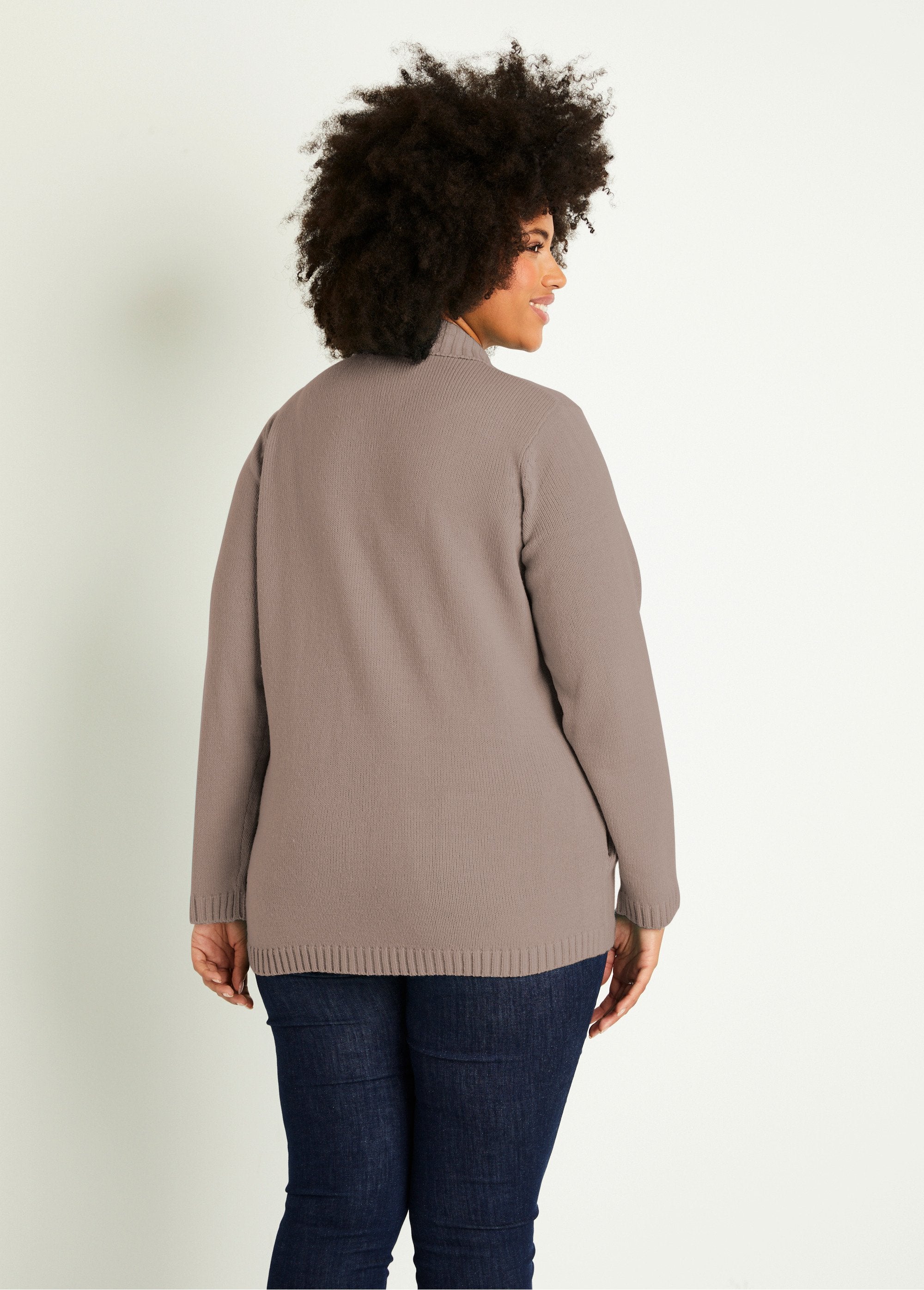 Long_plain_zipped_vest_with_high_collar_Mole_DO1_curvy
