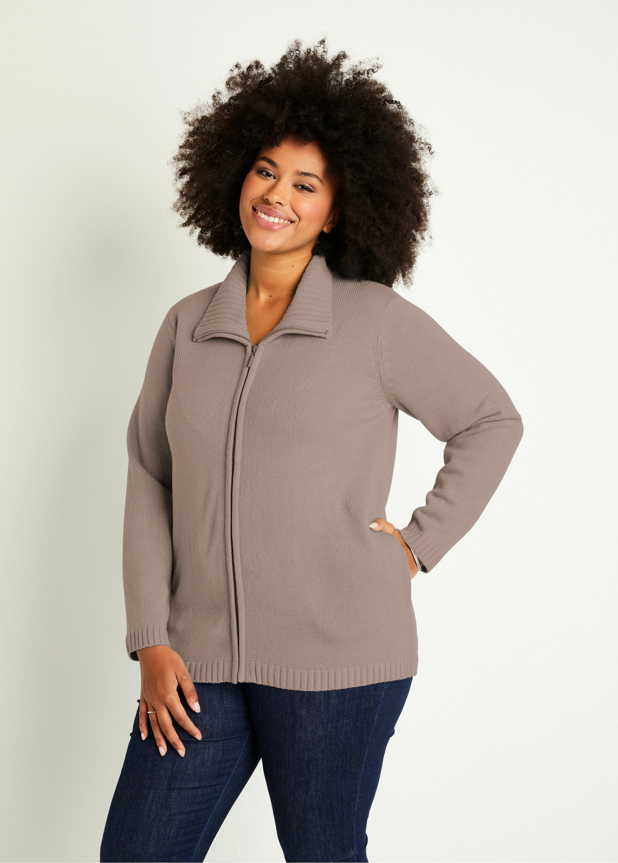 Long_plain_zipped_vest_with_high_collar_Mole_FA1_curvy