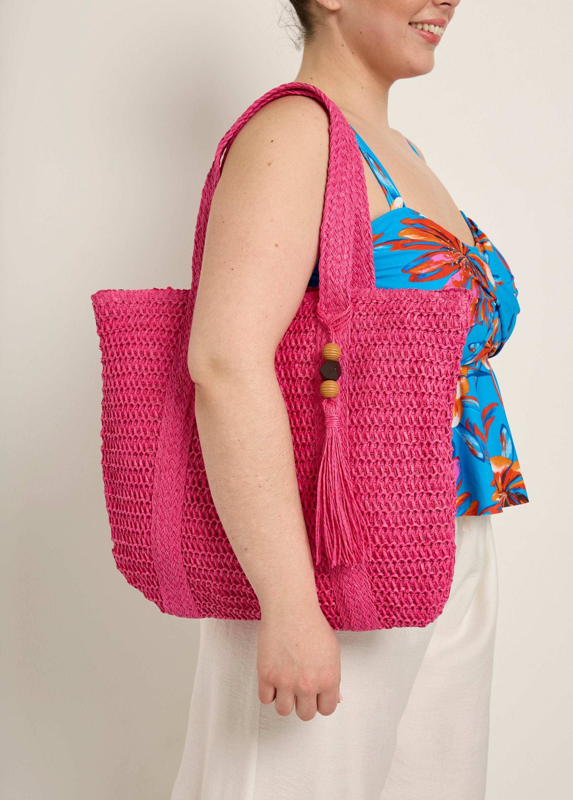 Large_straw_bag_with_pearl_pompom_Fuchsia_FA1_slim