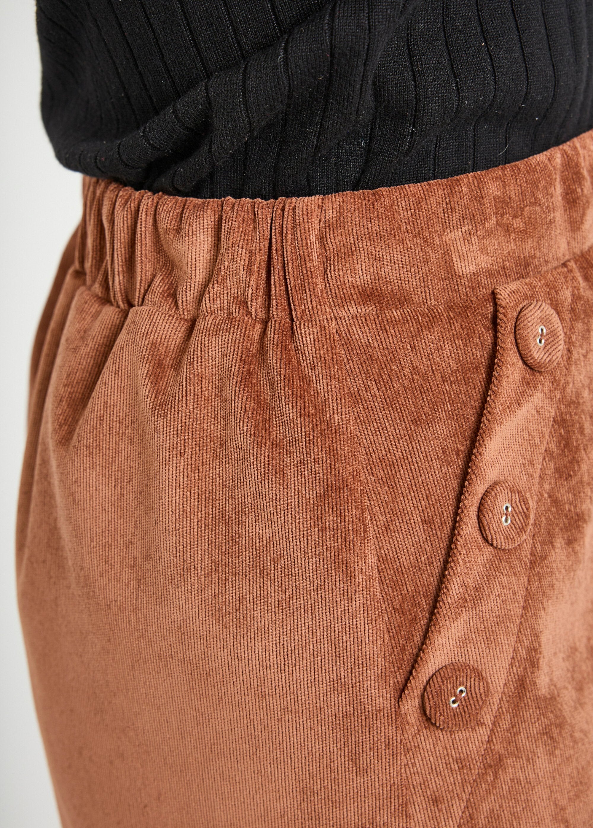 Short,_straight_corduroy_skirt_with_a_semi-elasticated_waistband_Brown_DE1_slim