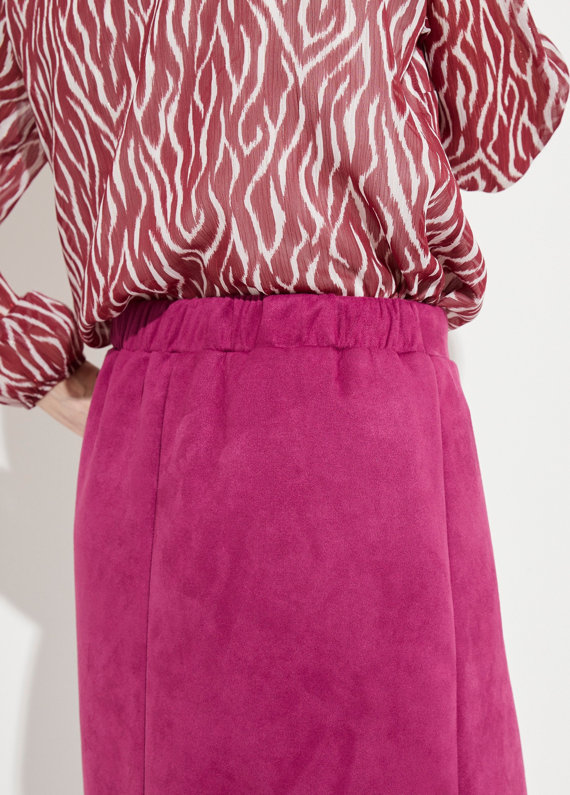 Short_straight_skirt_in_suede-effect_buttoned_fabric_Cassis_DE1_slim