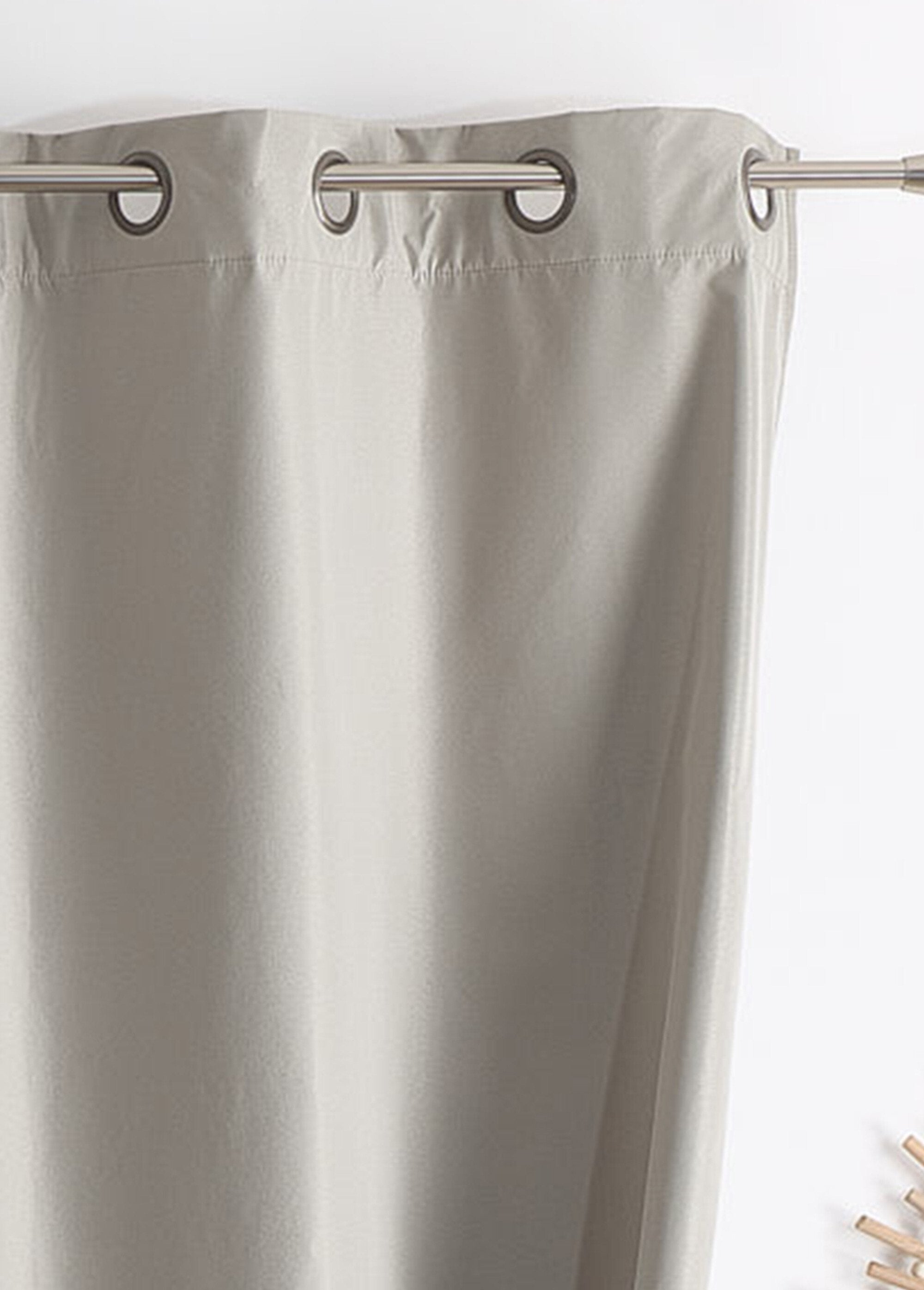 Very_blackout_and_insulating_curtain,_with_eyelets_Sand_DE2_slim