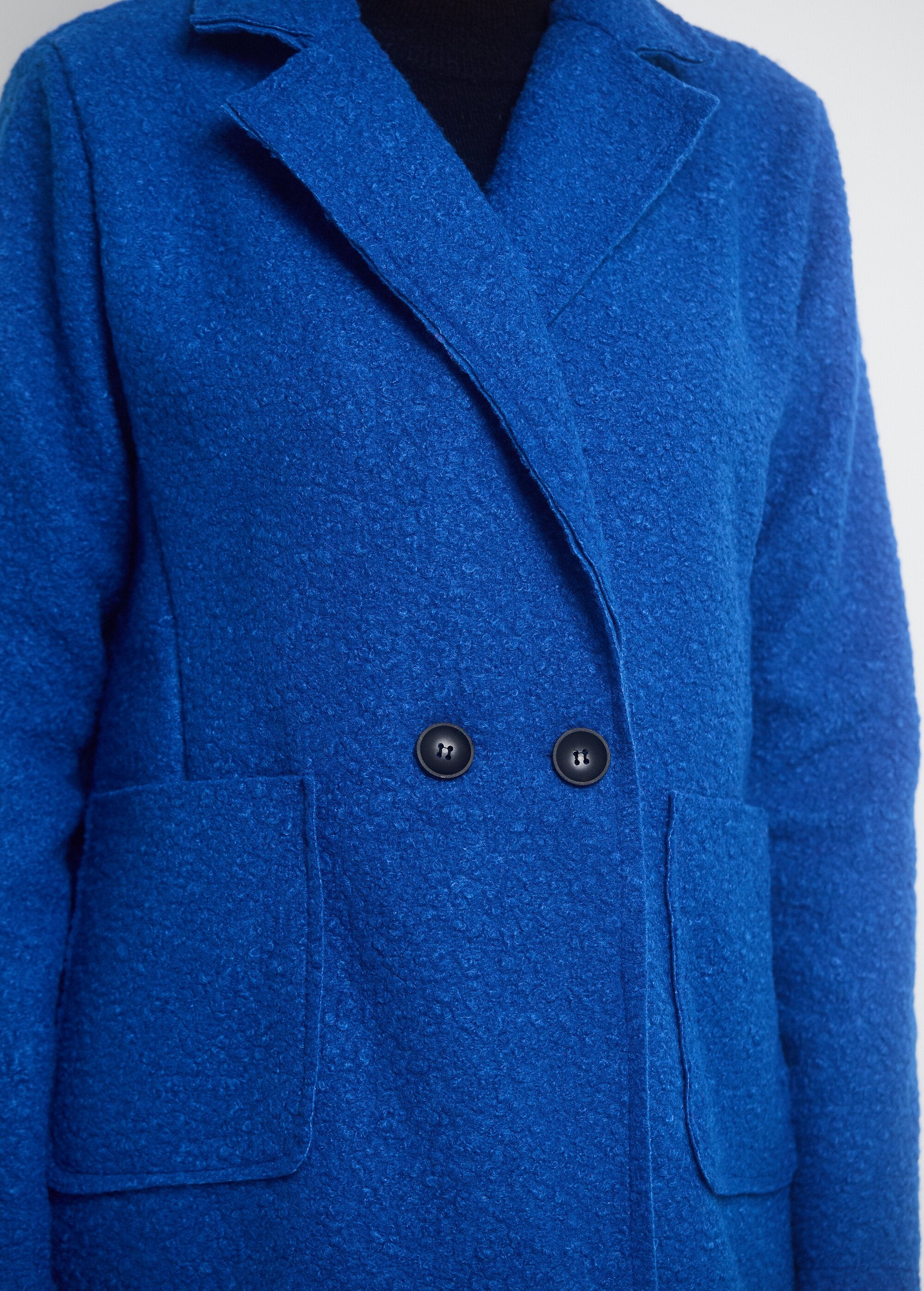 Trendy_boucle_coat_with_tailored_collar_Bright_blue_DE2_slim