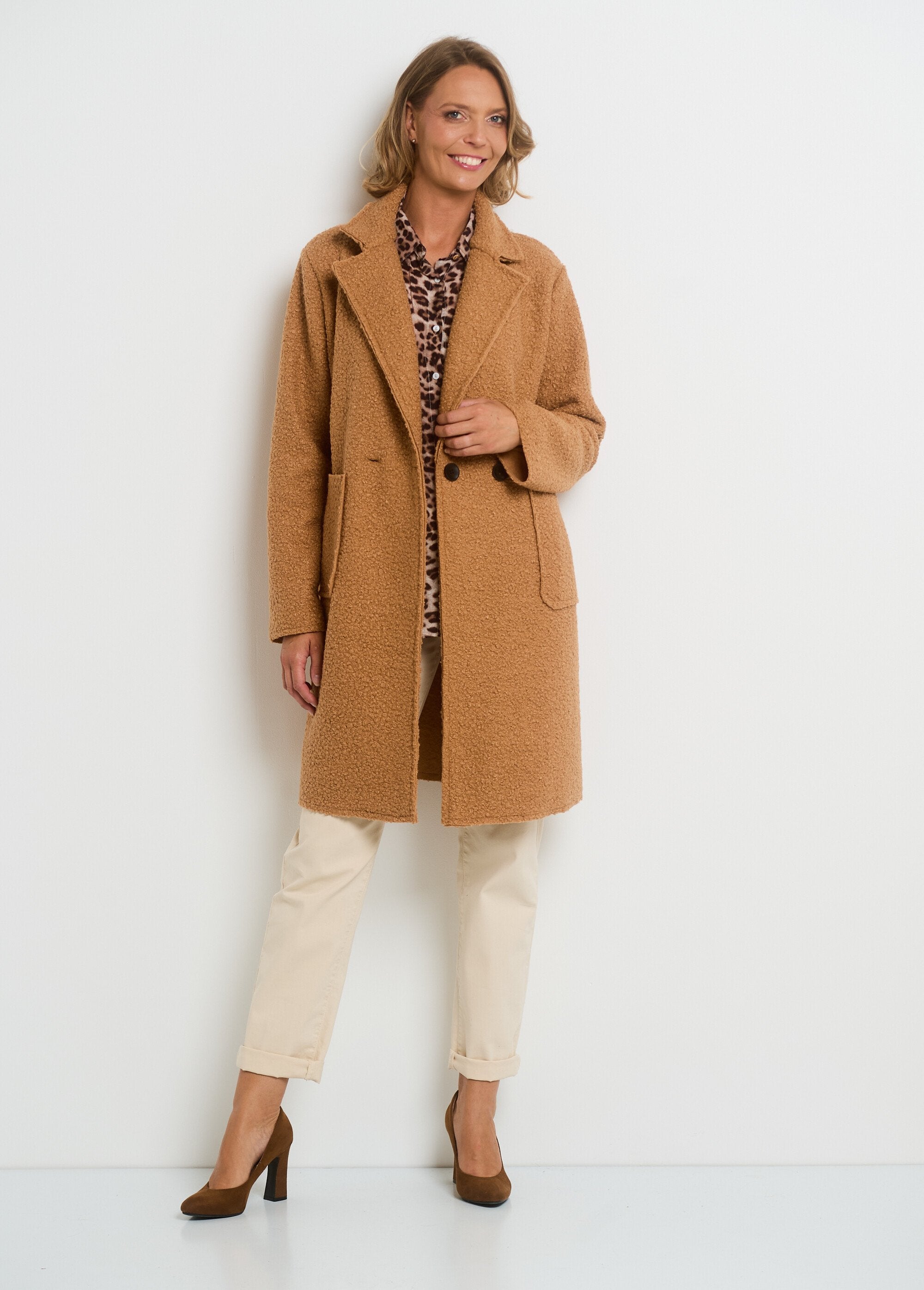 Trendy_boucle_coat_with_tailored_collar_camel_FA1_slim
