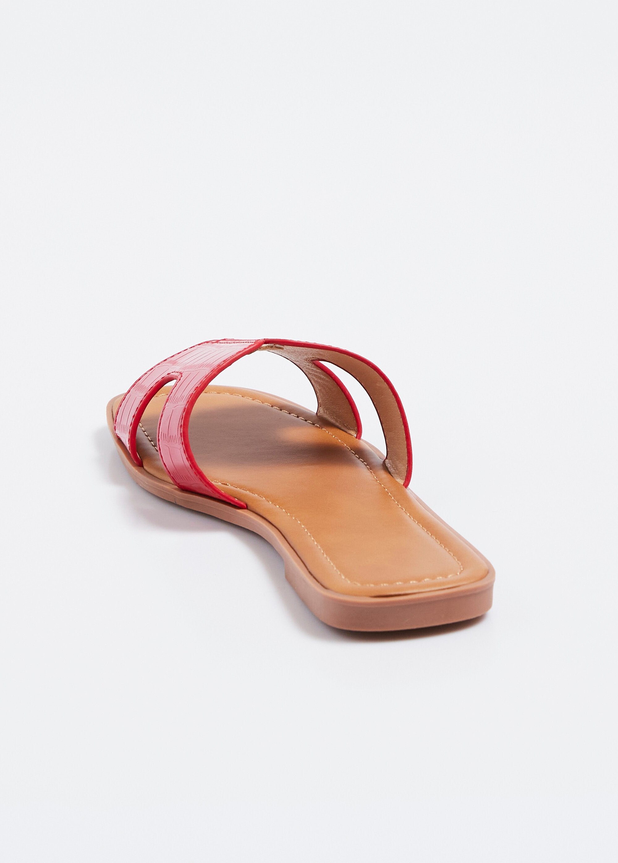 Patent_leather_flat_mules,_imitation_crocodile_Red_varnish_DO1_slim