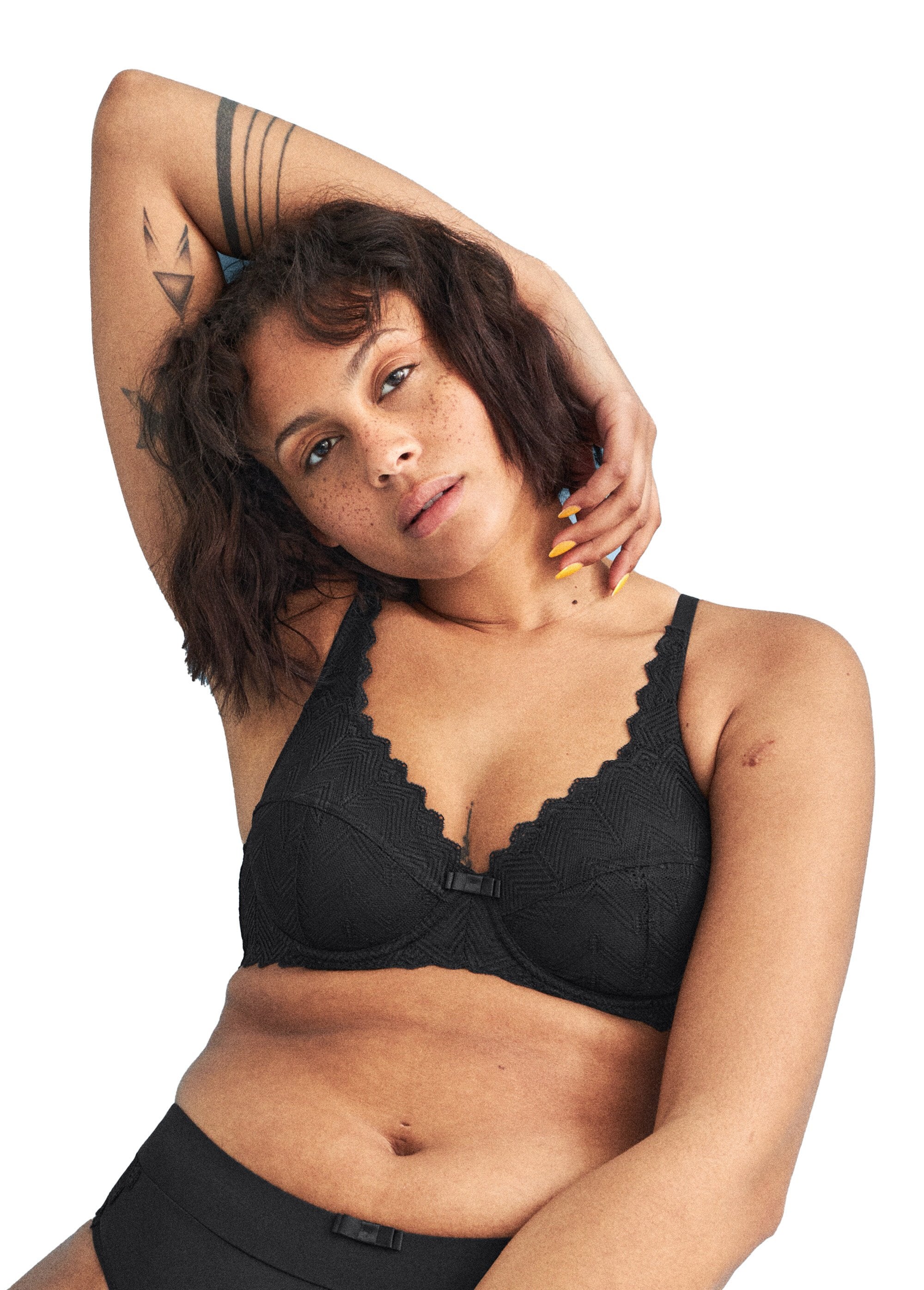 Underwired_lace_bra_Black_FA1_slim
