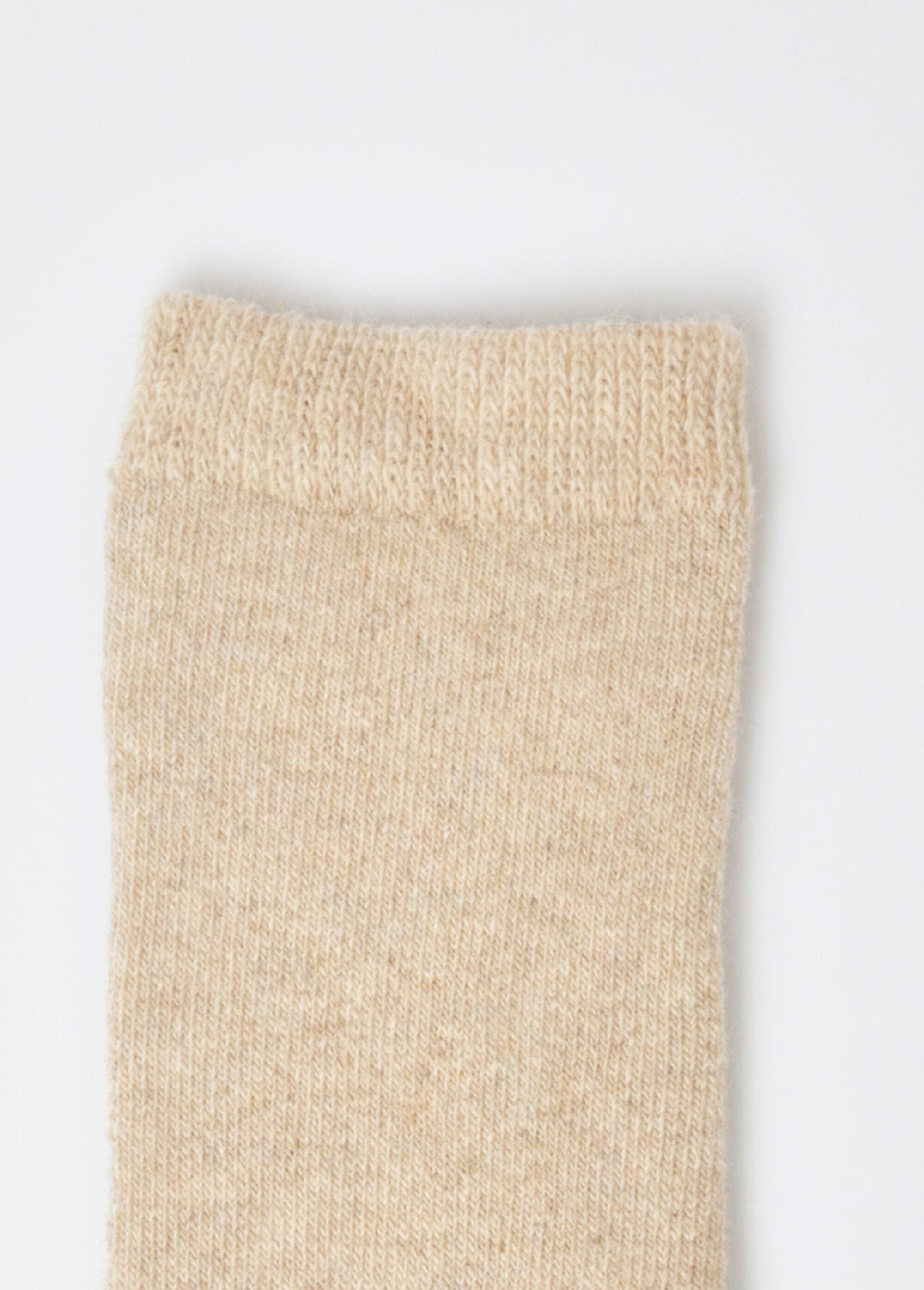 Pair_of_warm_wool_socks_camel_DE2_slim