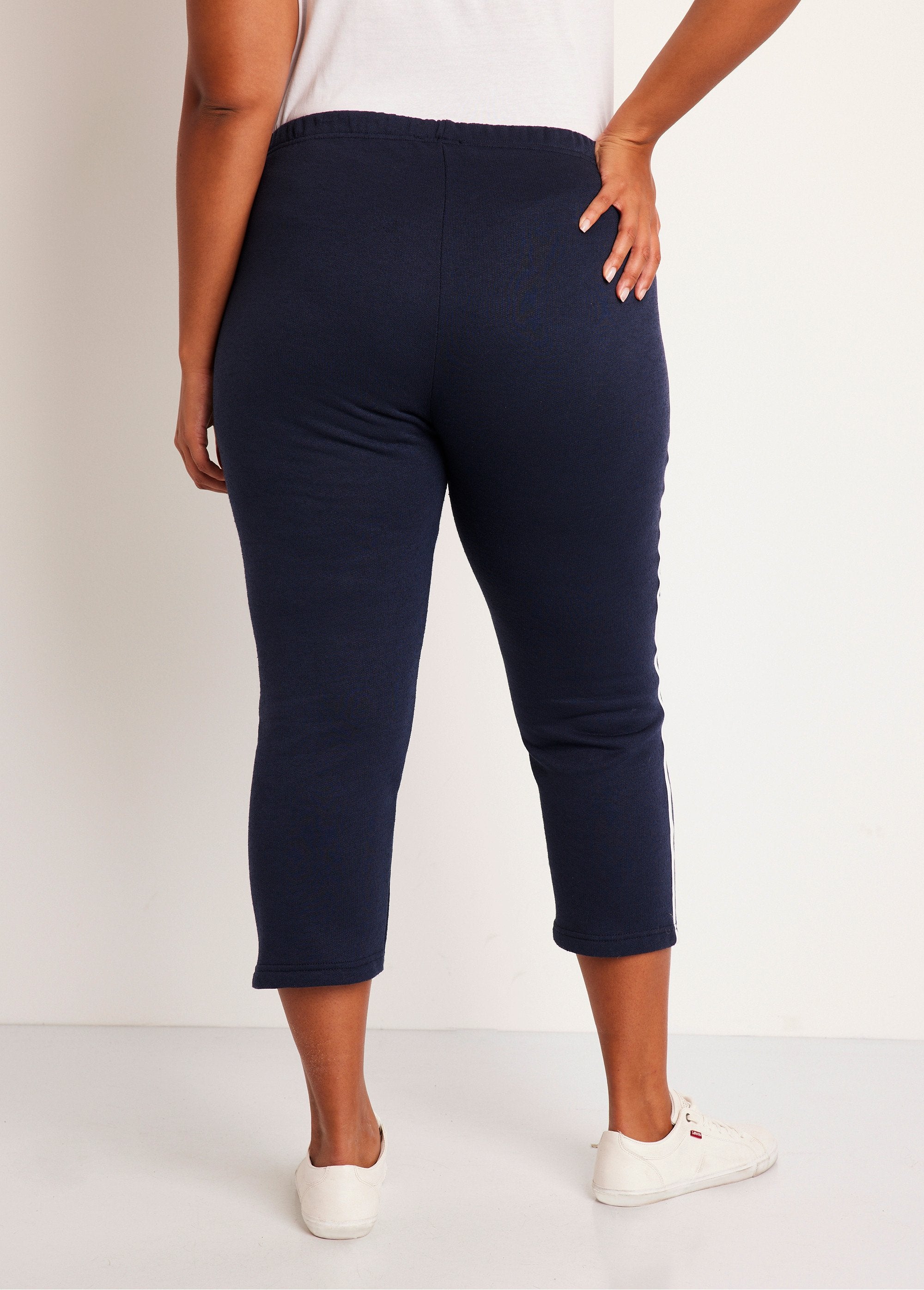 Elasticated_waistband_fleece_lounge_shorts_Marine_DO1_curvy