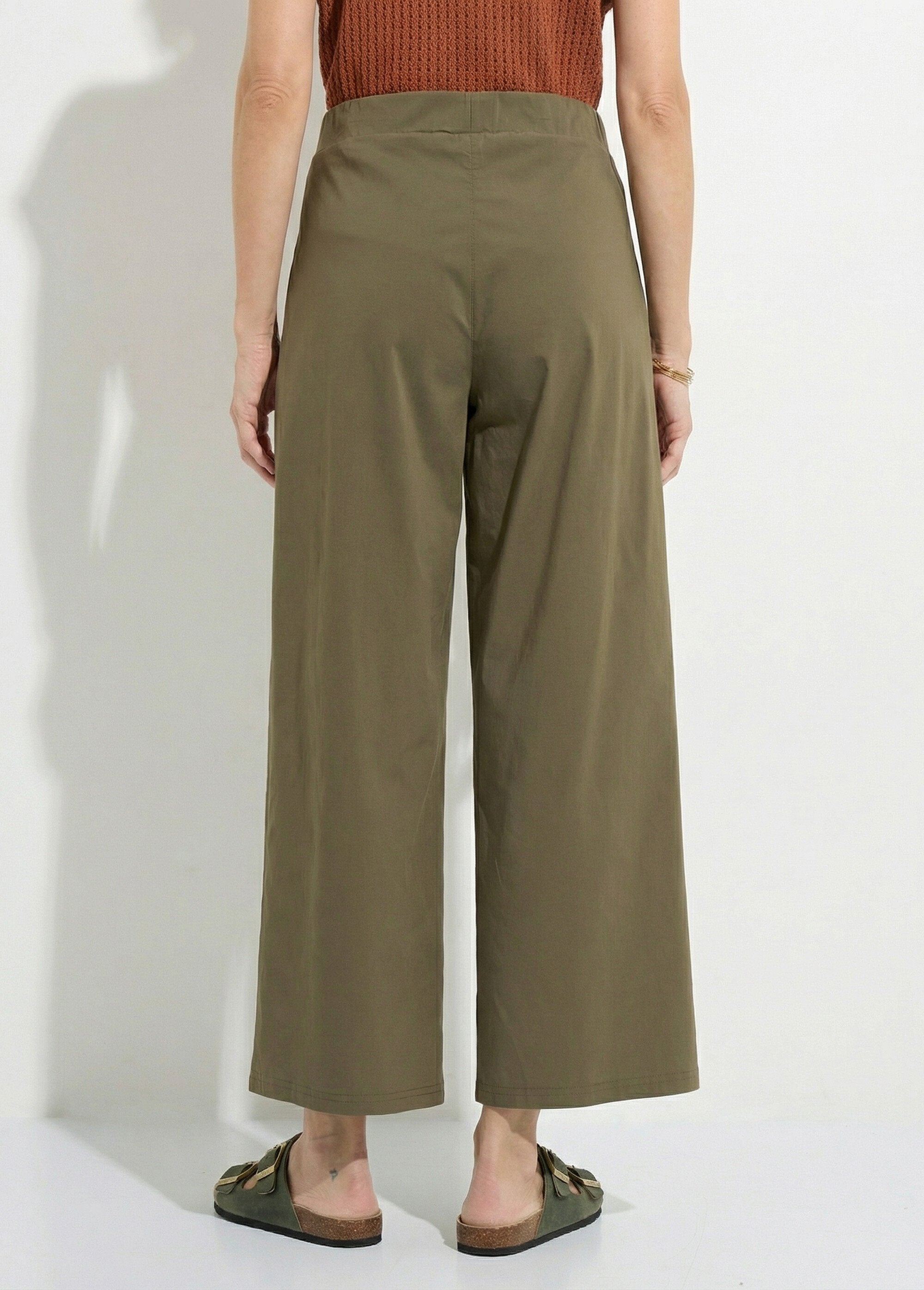 Straight-leg_trousers_with_pleats_and_an_elasticated_waistband_Khaki_DO1_slim