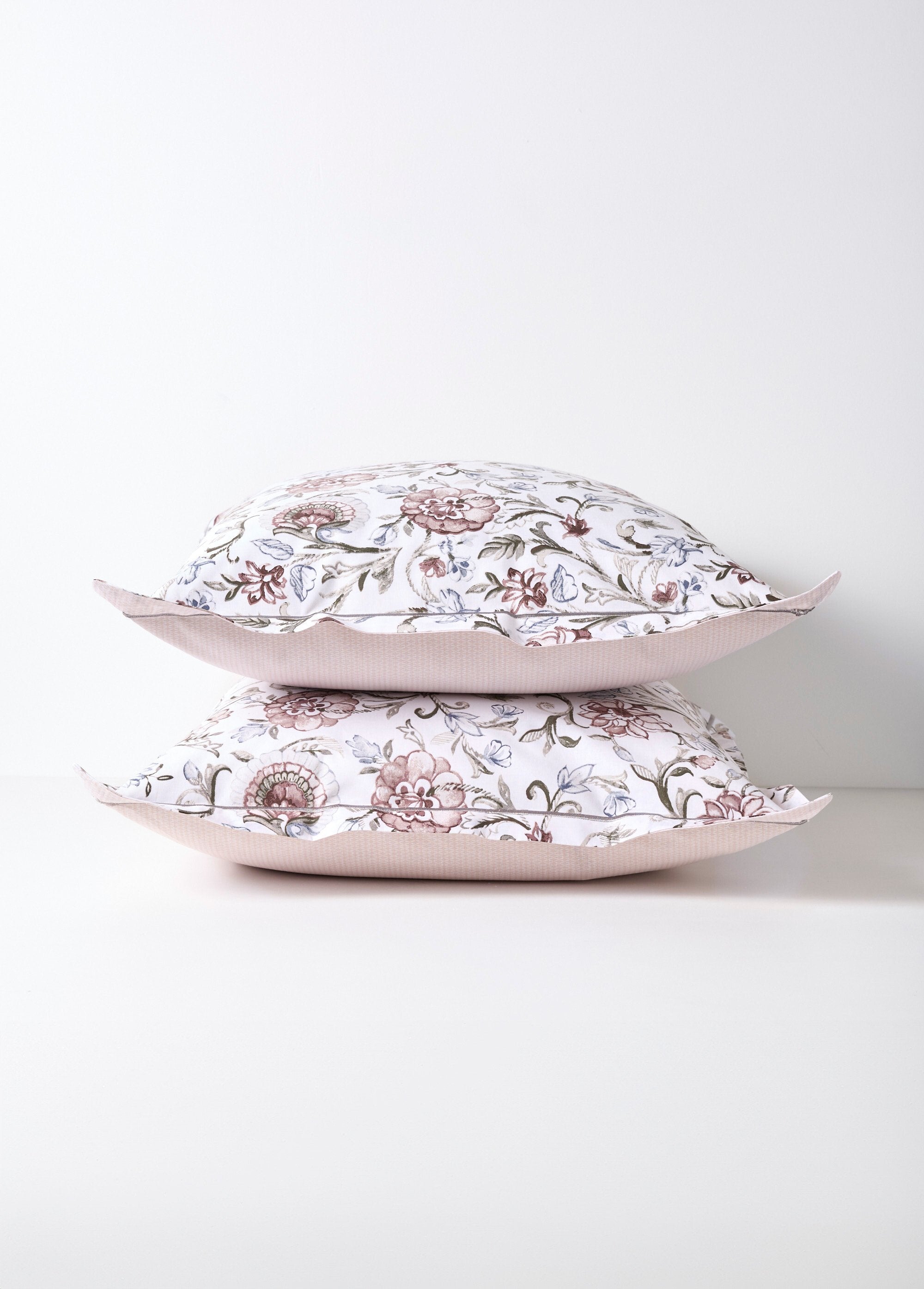 Parure_de_lit_4_pièces_avec_drap_plat,_camélias_Gris_DE1_slim