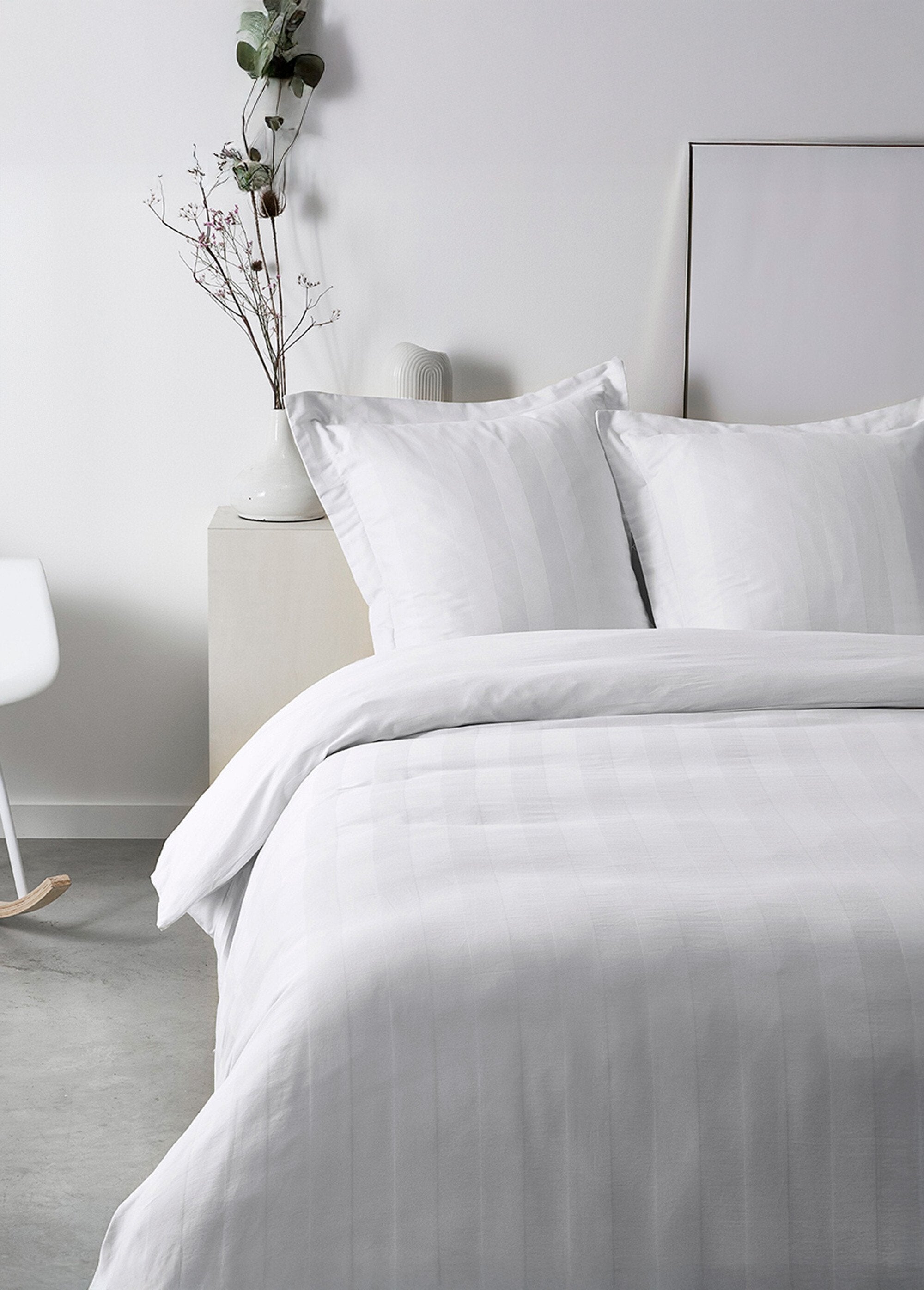 Cotton_satin_bedding_set_with_stripes_White_FA1_slim