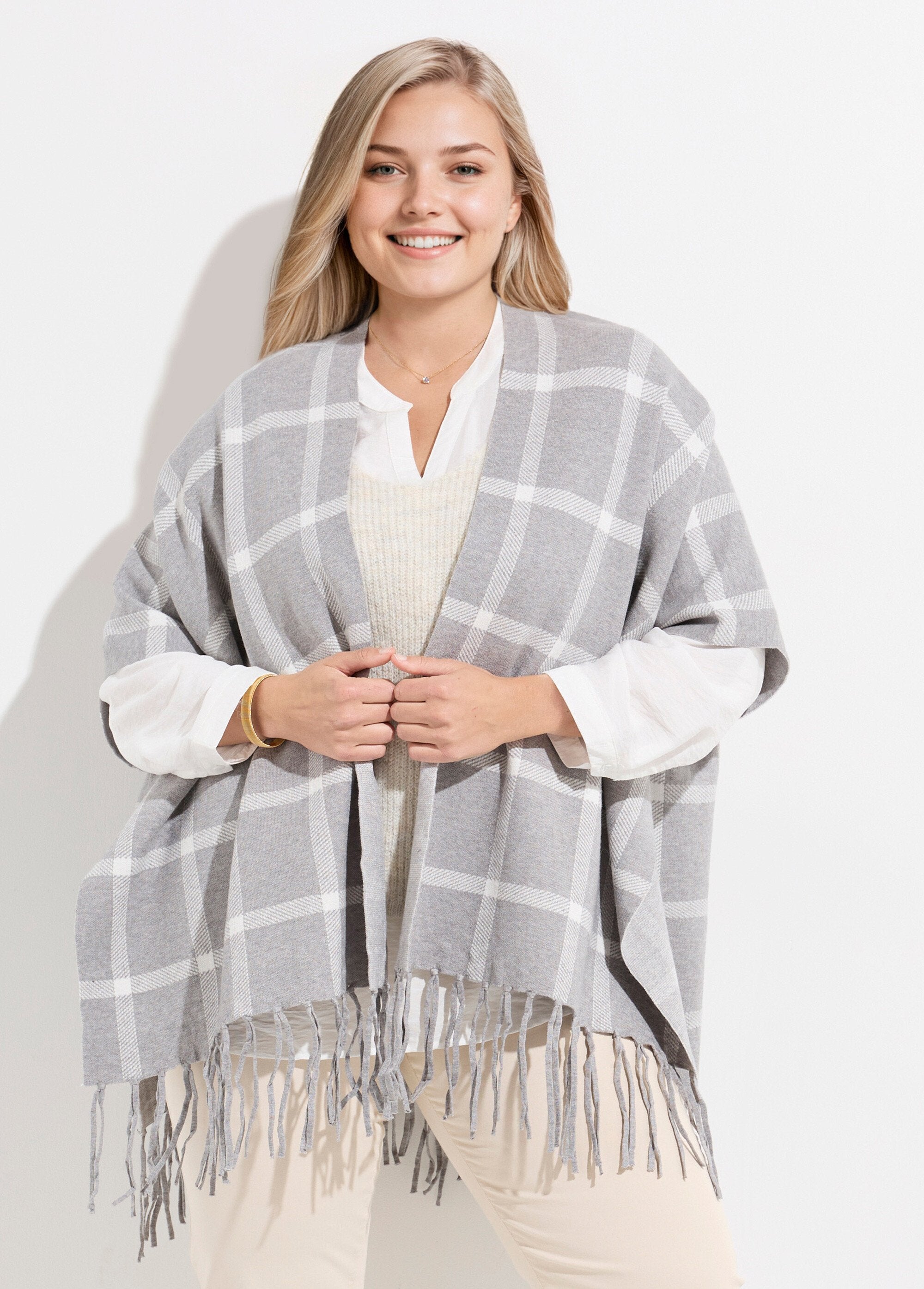 Knitted_cape_poncho_with_check_pattern_Gray_tiles_FA1_curvy