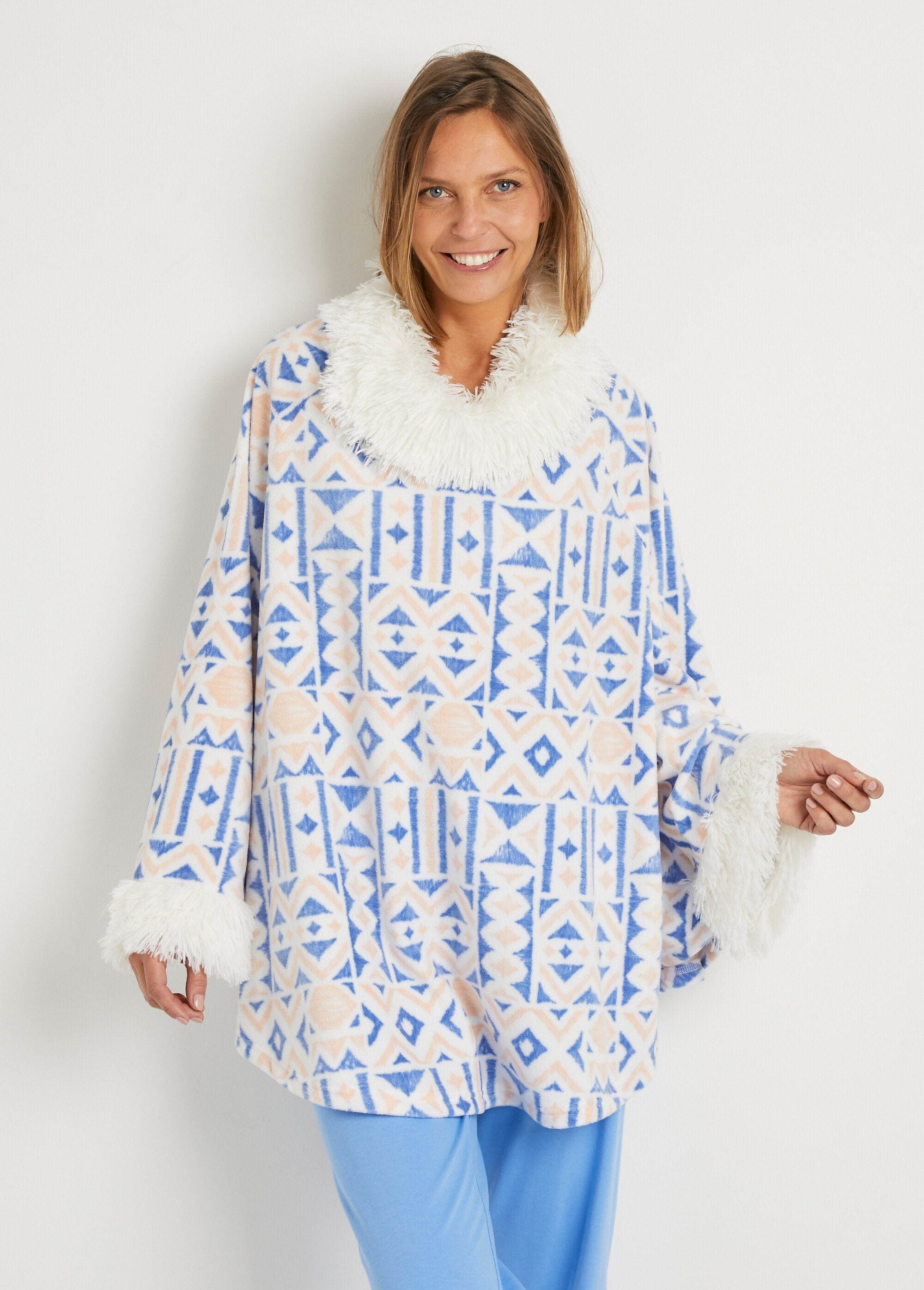 Warm_printed_fleece_poncho_with_scoop_neck_Blue_print_FA1_slim