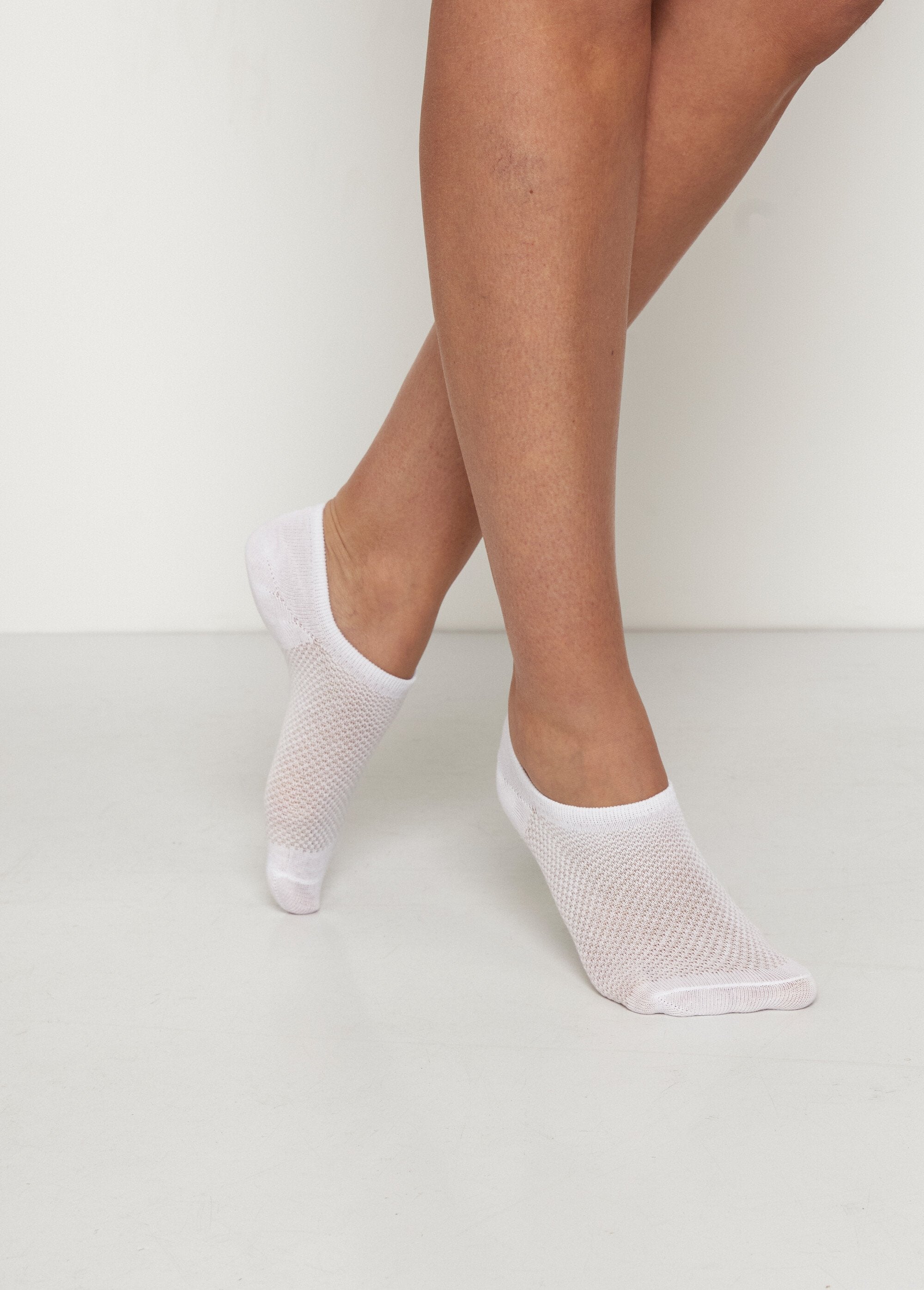 Cotton-rich_foot_protectors_White_FA1_slim