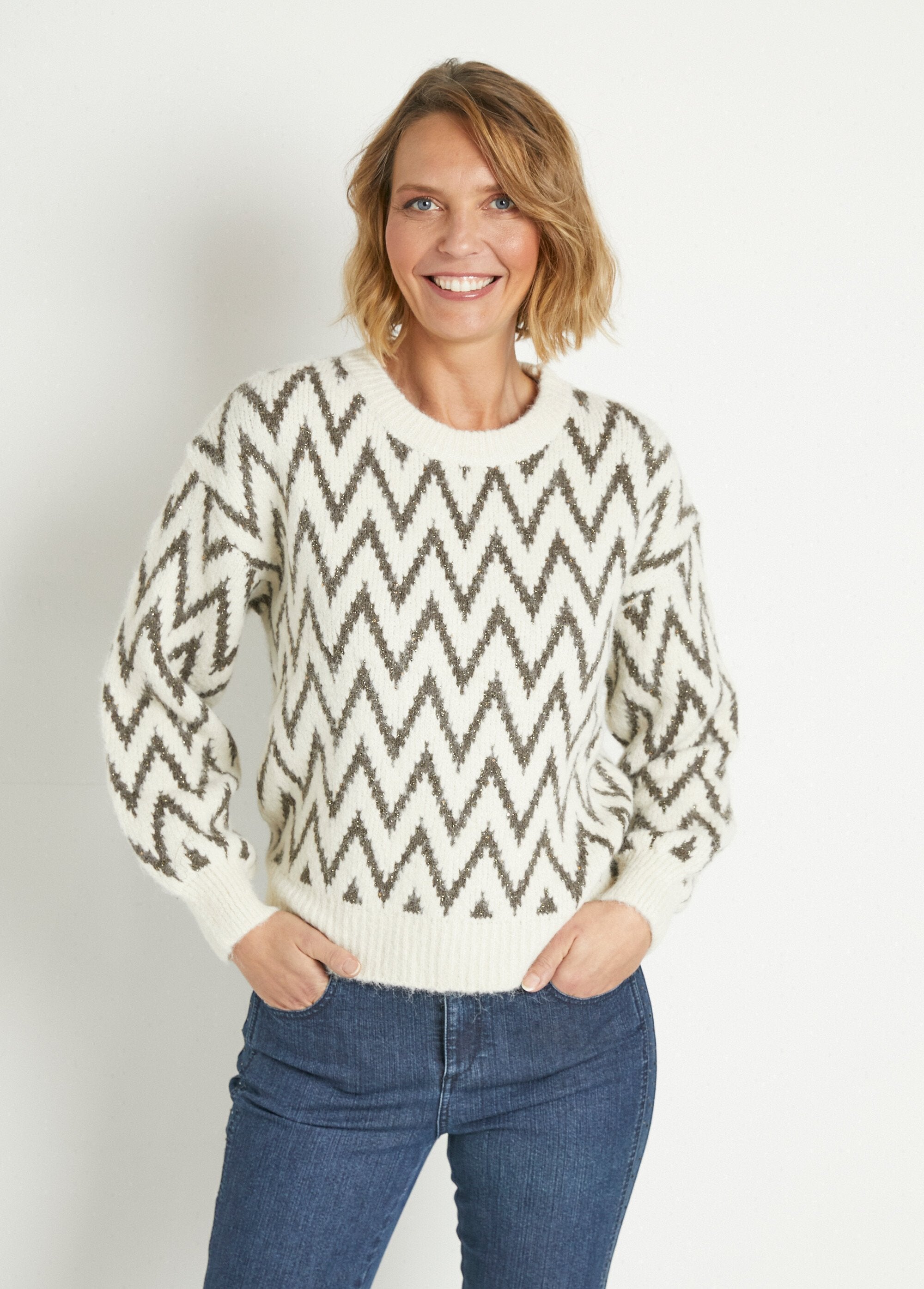 Warm_wool_sweater_with_metallic_herringbone_pattern_Ecru_and_silver_FA1_slim