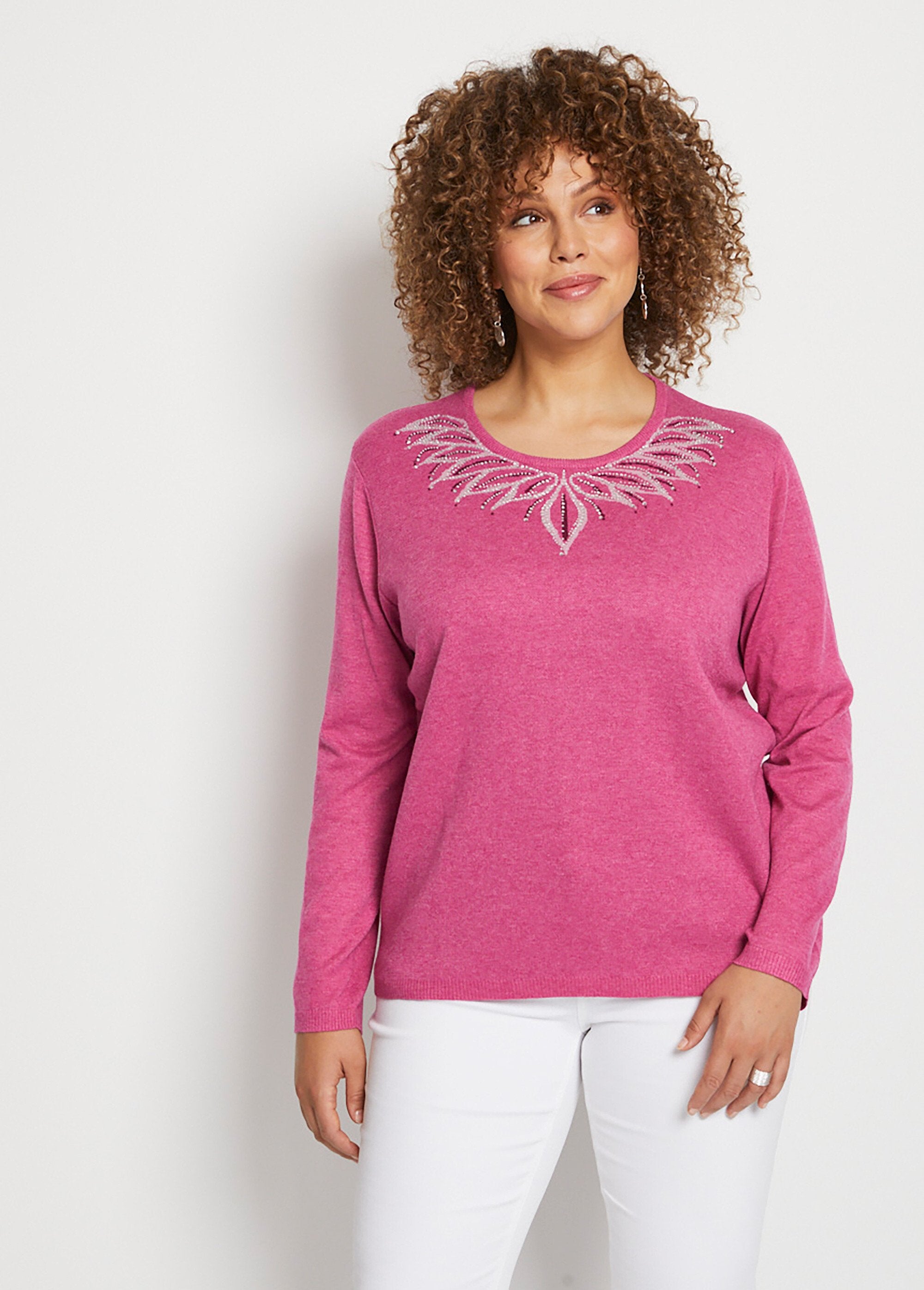 Rhinestone_jacquard_round-neck_sweater_Cassis_FA1_curvy