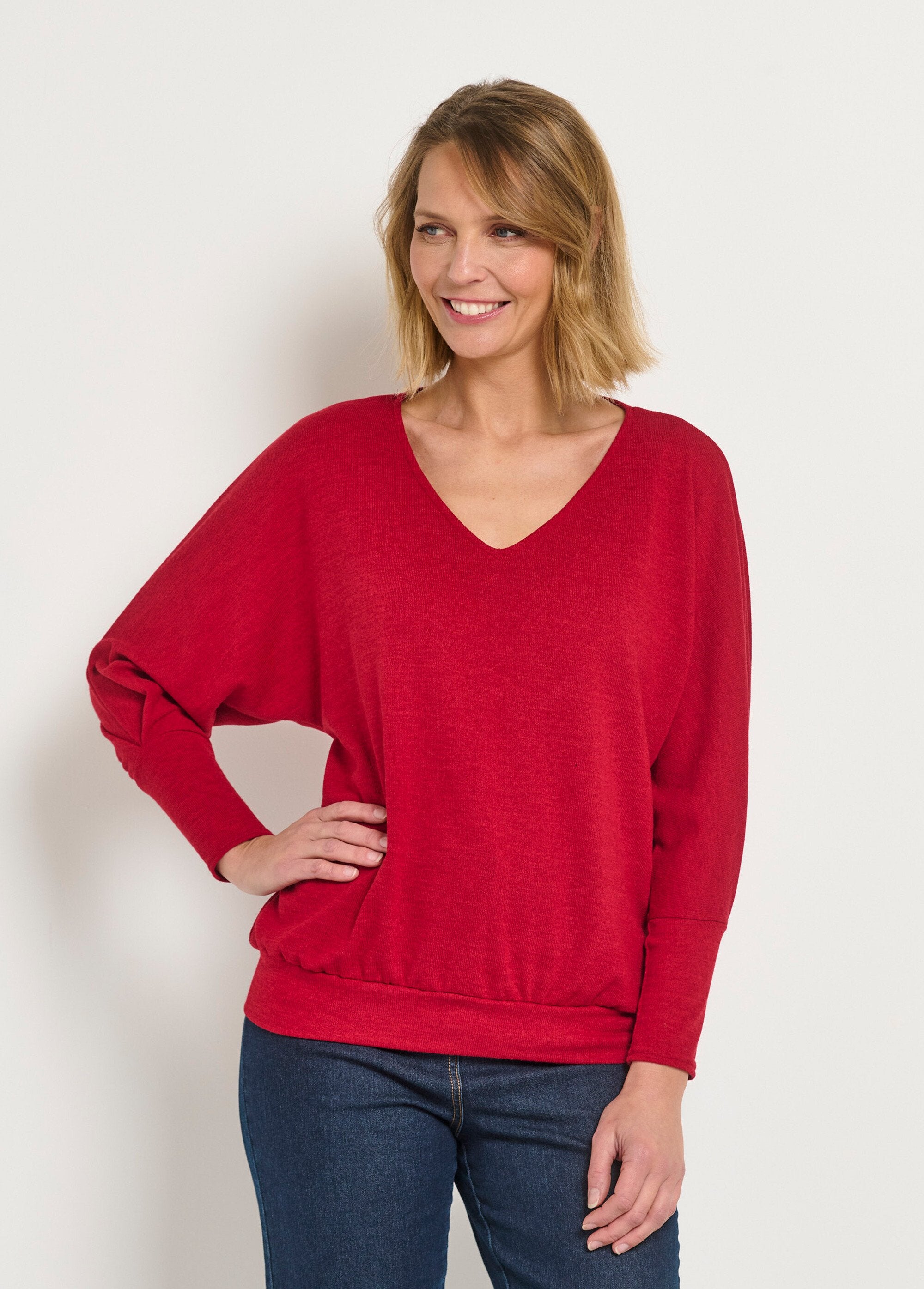 V-neck_sweater_with_tight_sleeves_and_hem_Red_FA1_slim