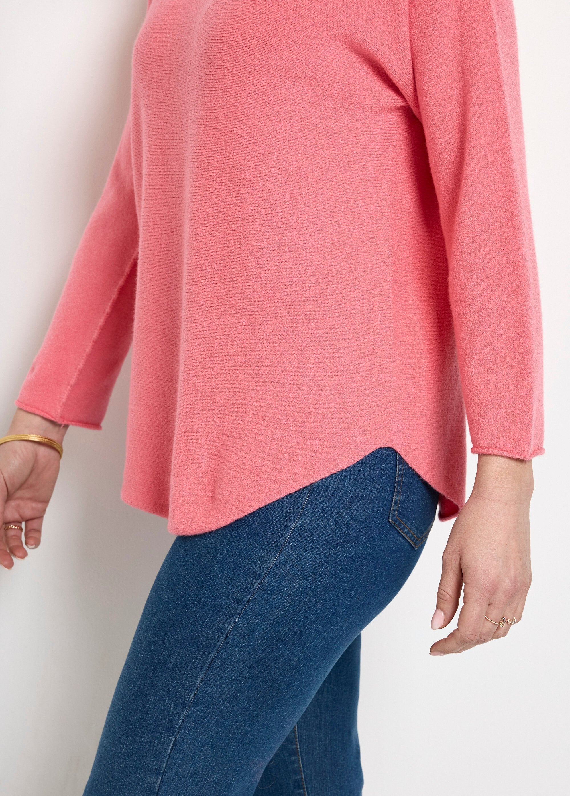 Long-sleeved_boat_neck_sweater_Coral_DE1_slim