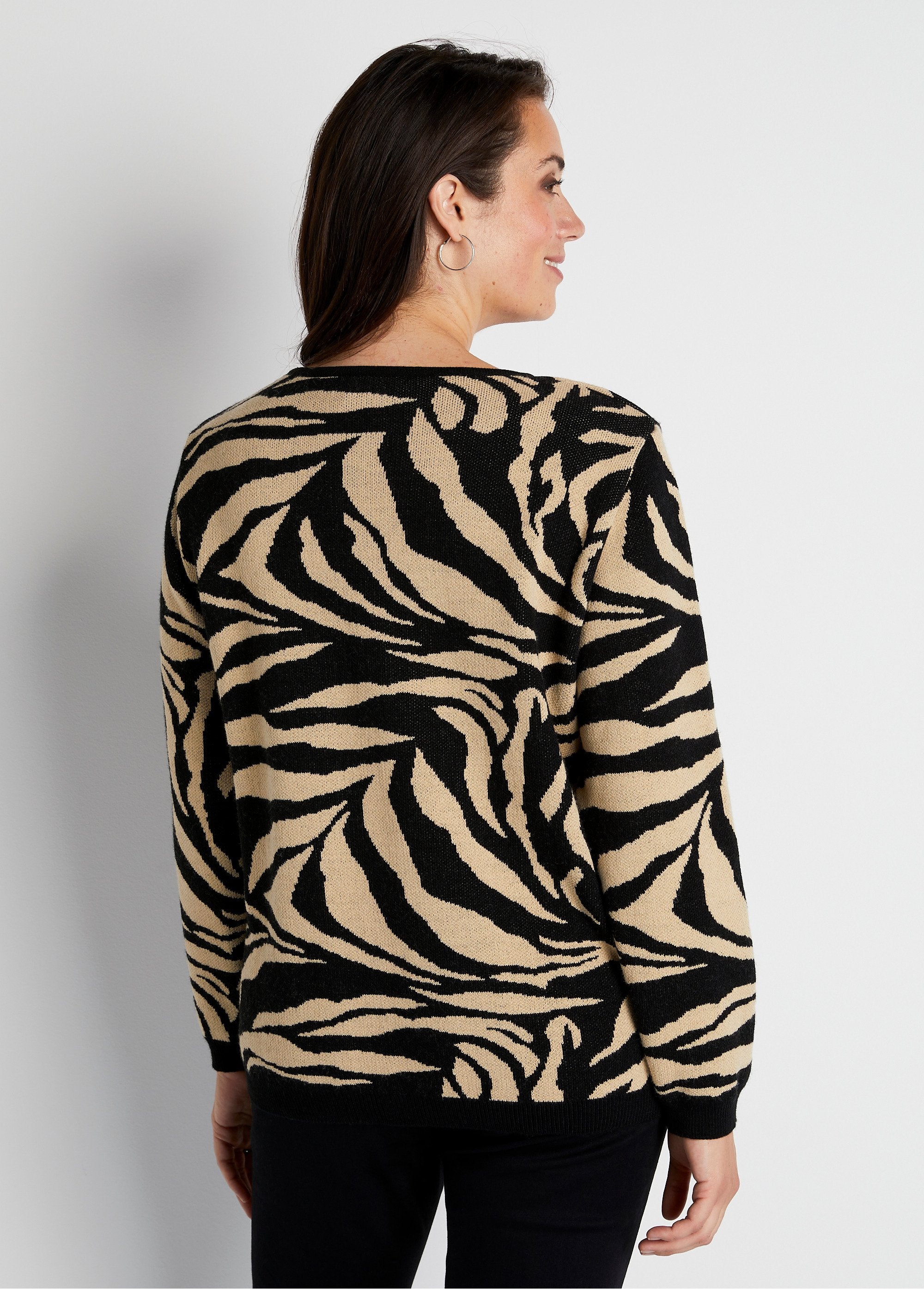 Pull_doux_jacquard_zèbre_col_rond_Beige_et_noir_DO1_curvy
